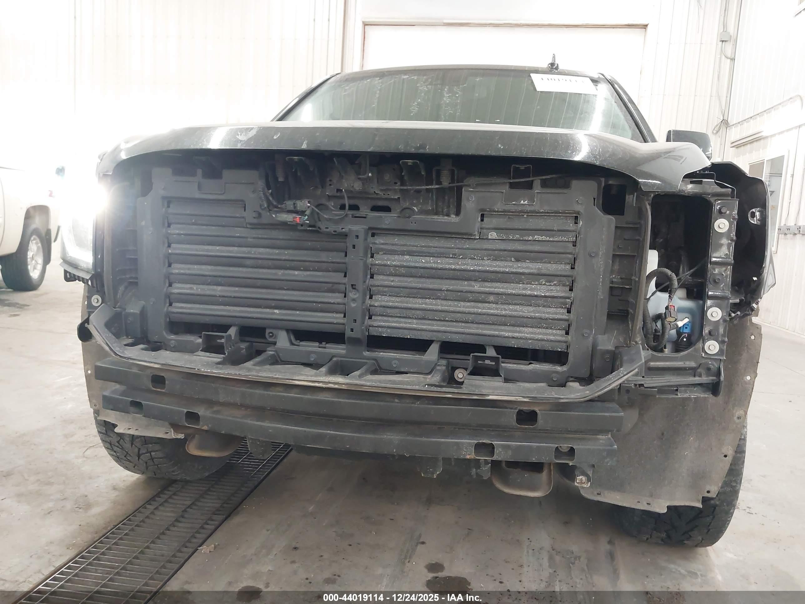GMC YUKON image 6