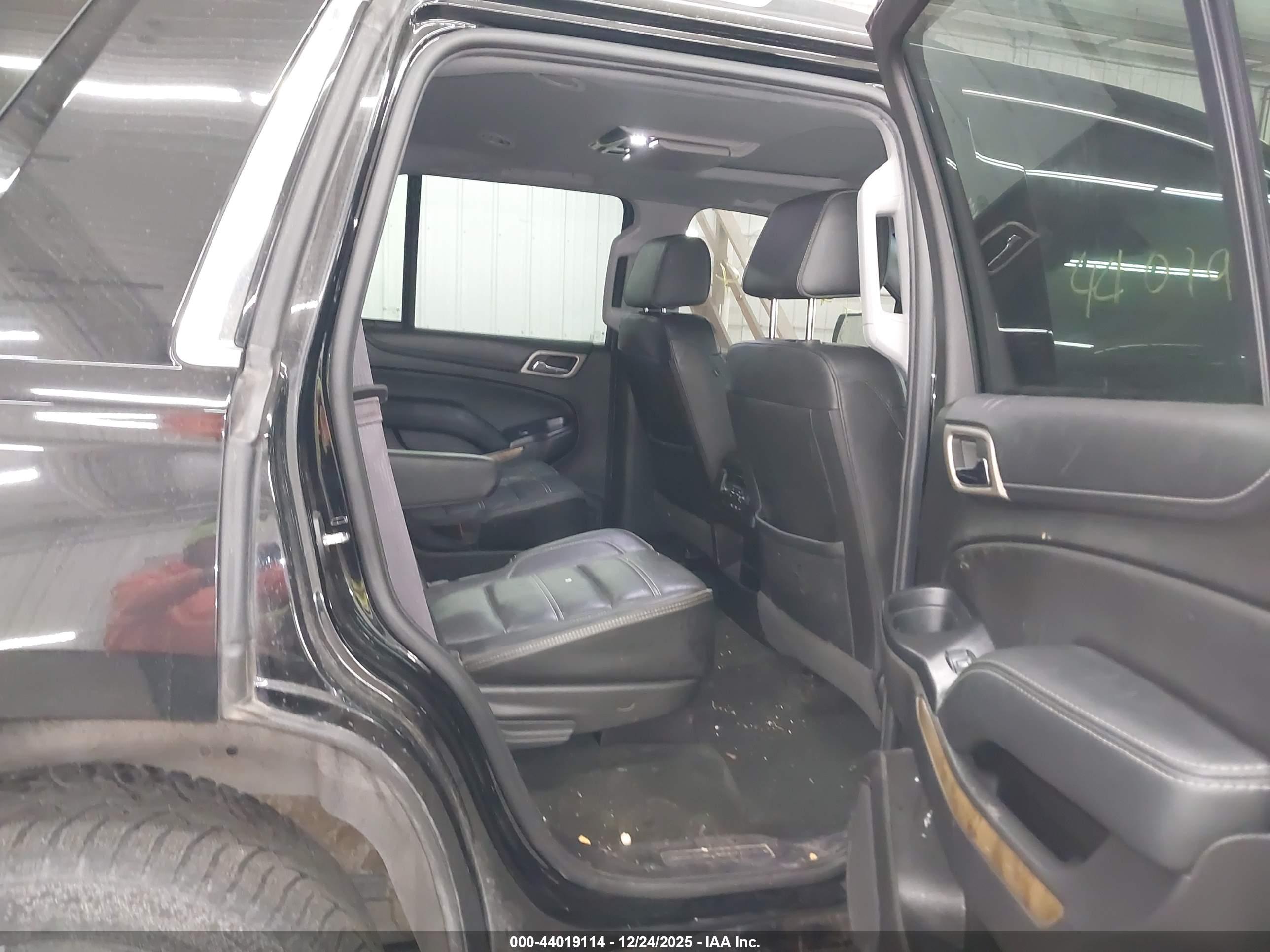 GMC YUKON image 8