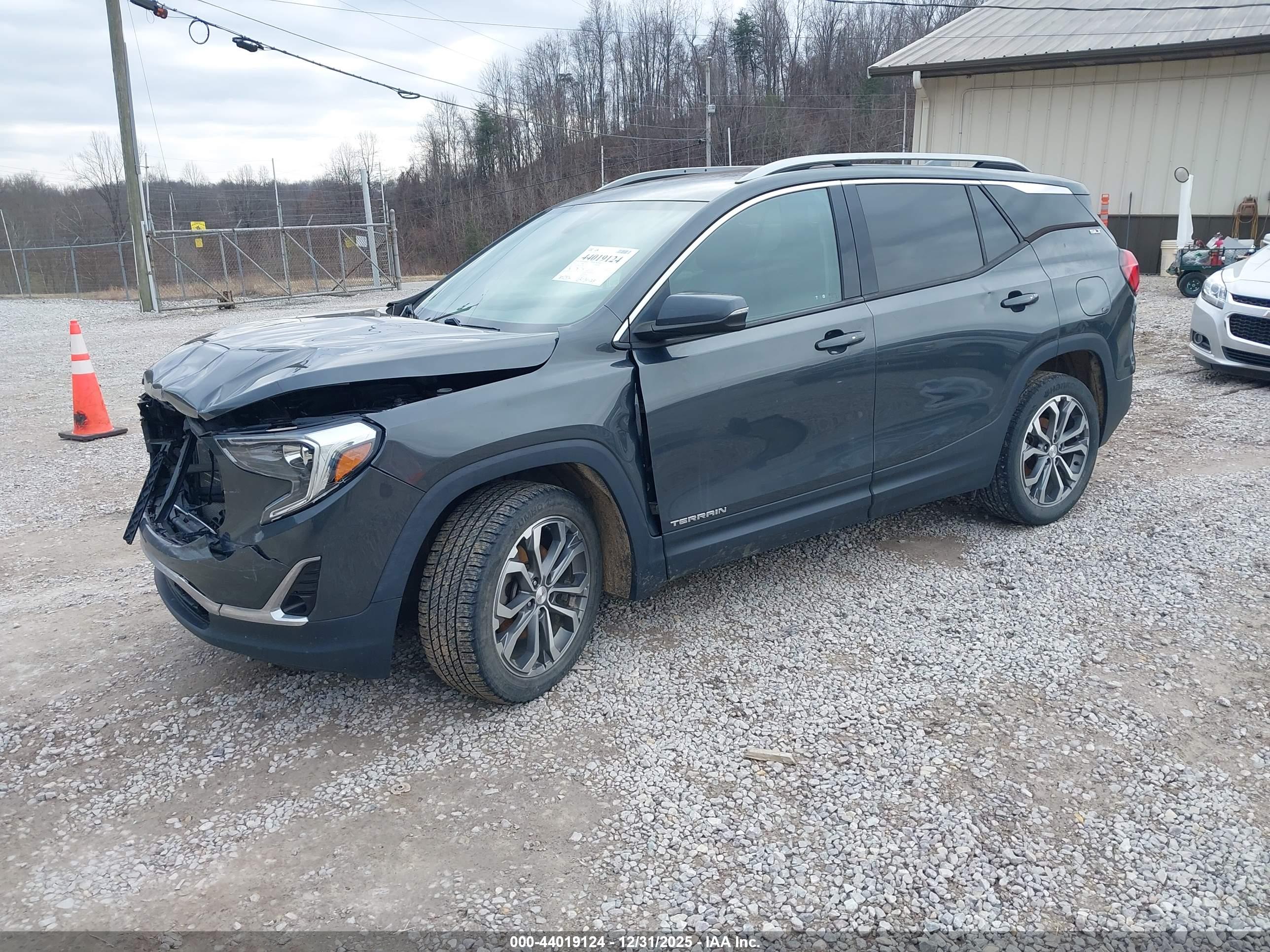 GMC TERRAIN image 2