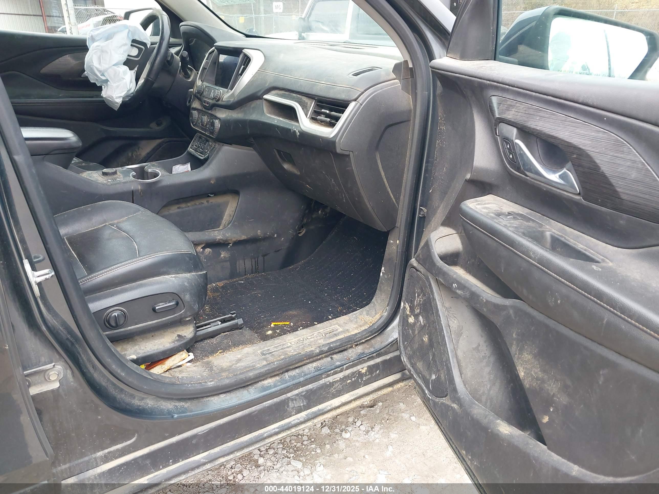 GMC TERRAIN image 5