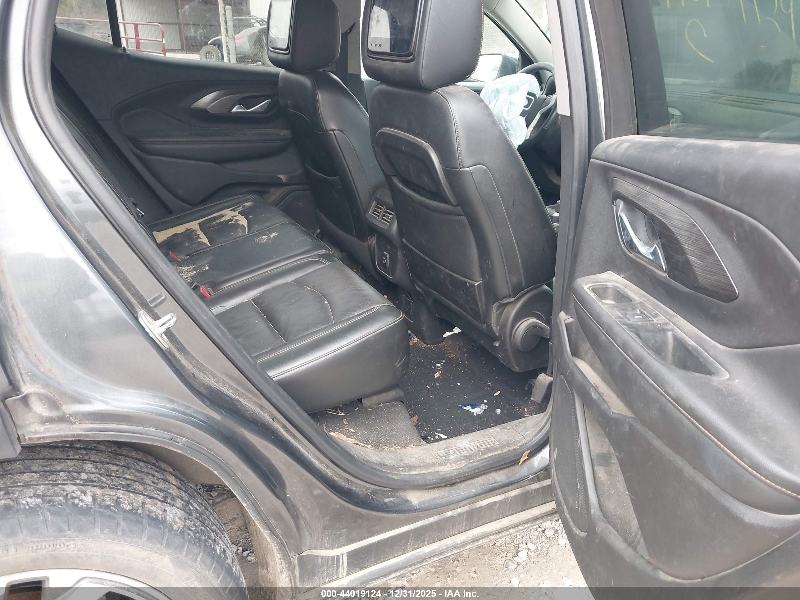 GMC TERRAIN image 8