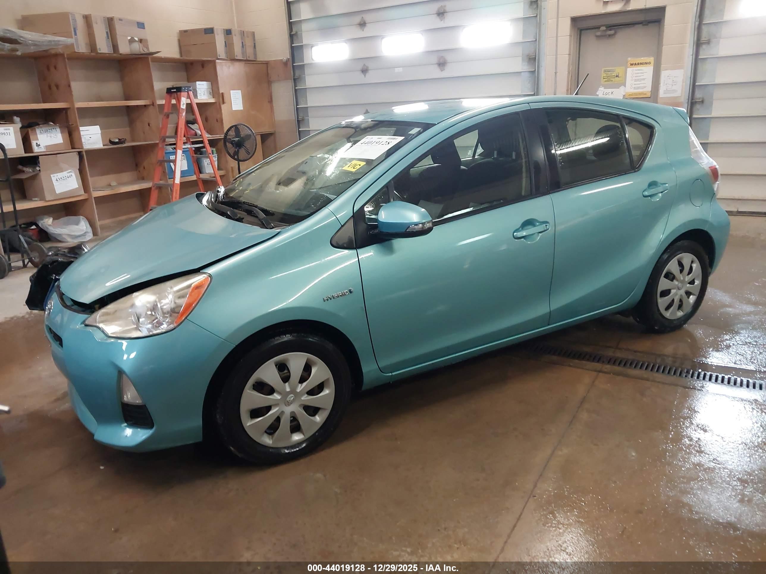 TOYOTA PRIUS image 2