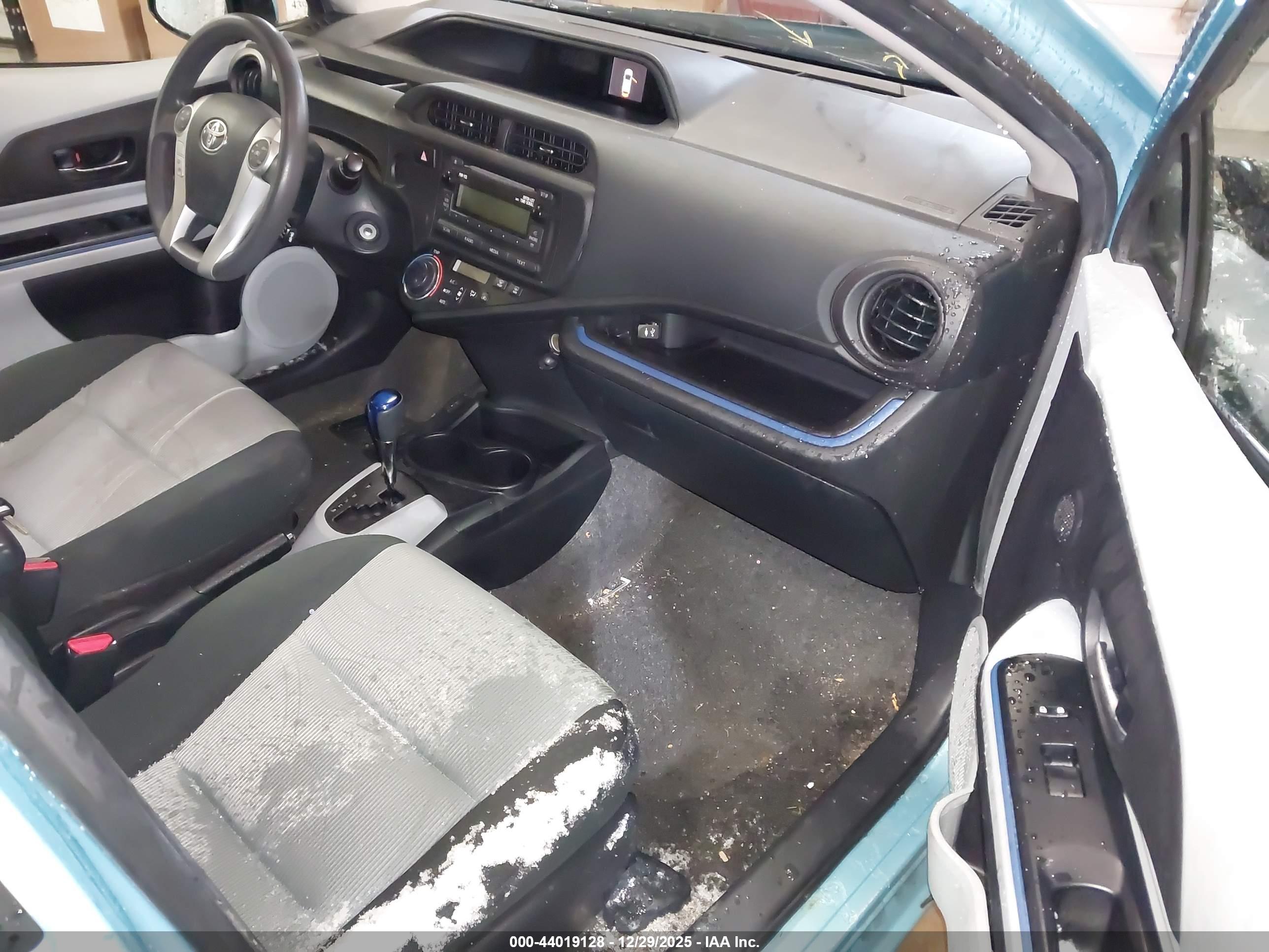 TOYOTA PRIUS image 5