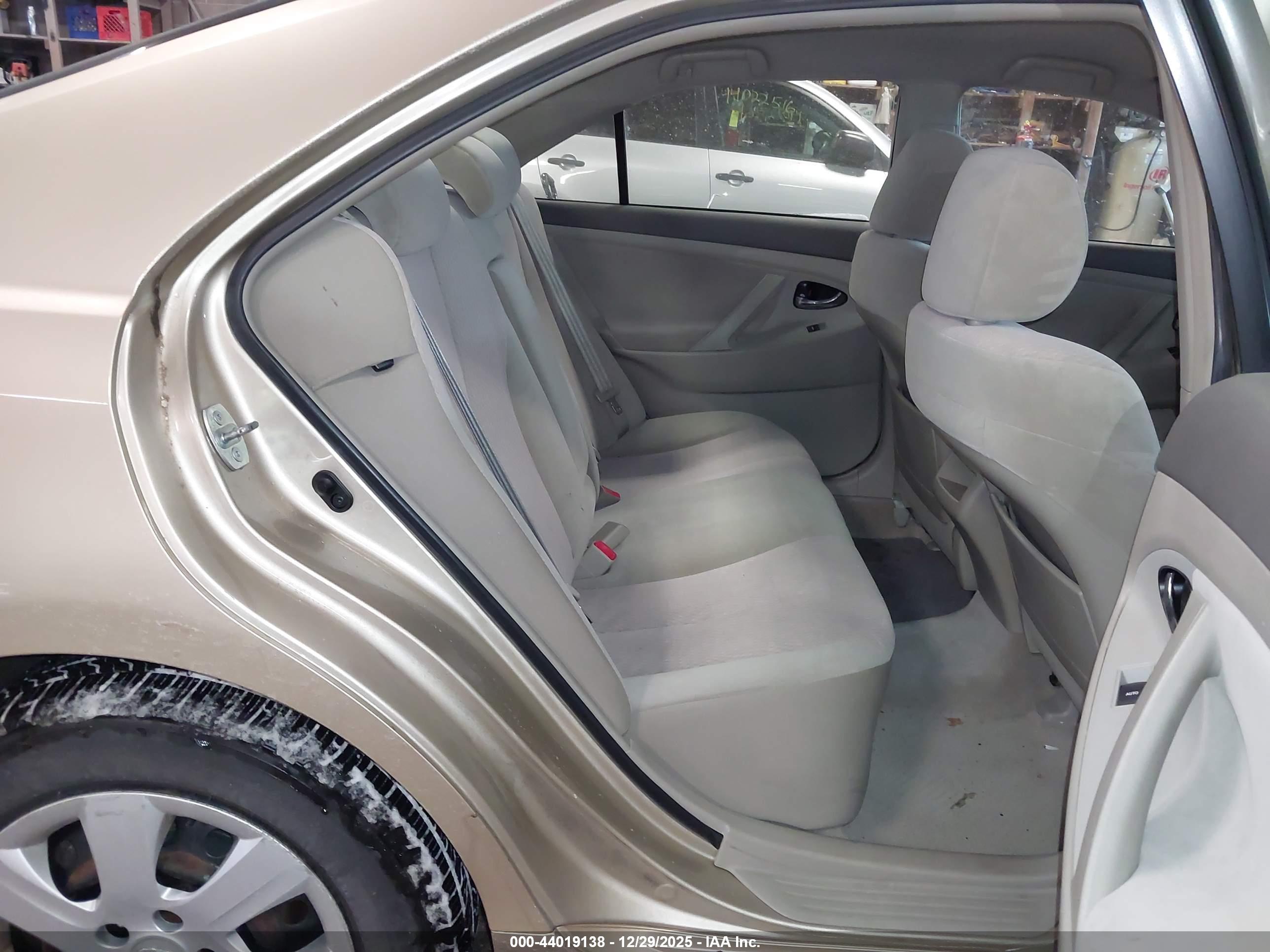 TOYOTA CAMRY image 8