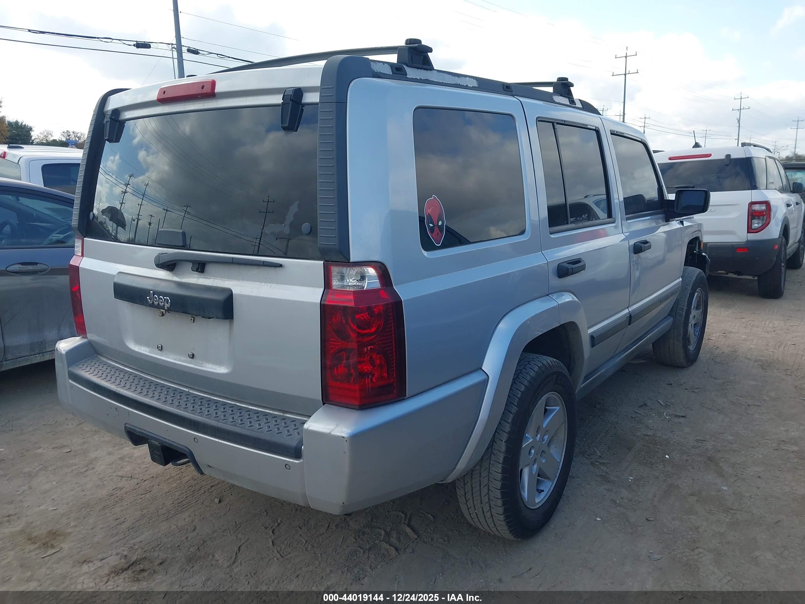 JEEP COMMANDER image 4
