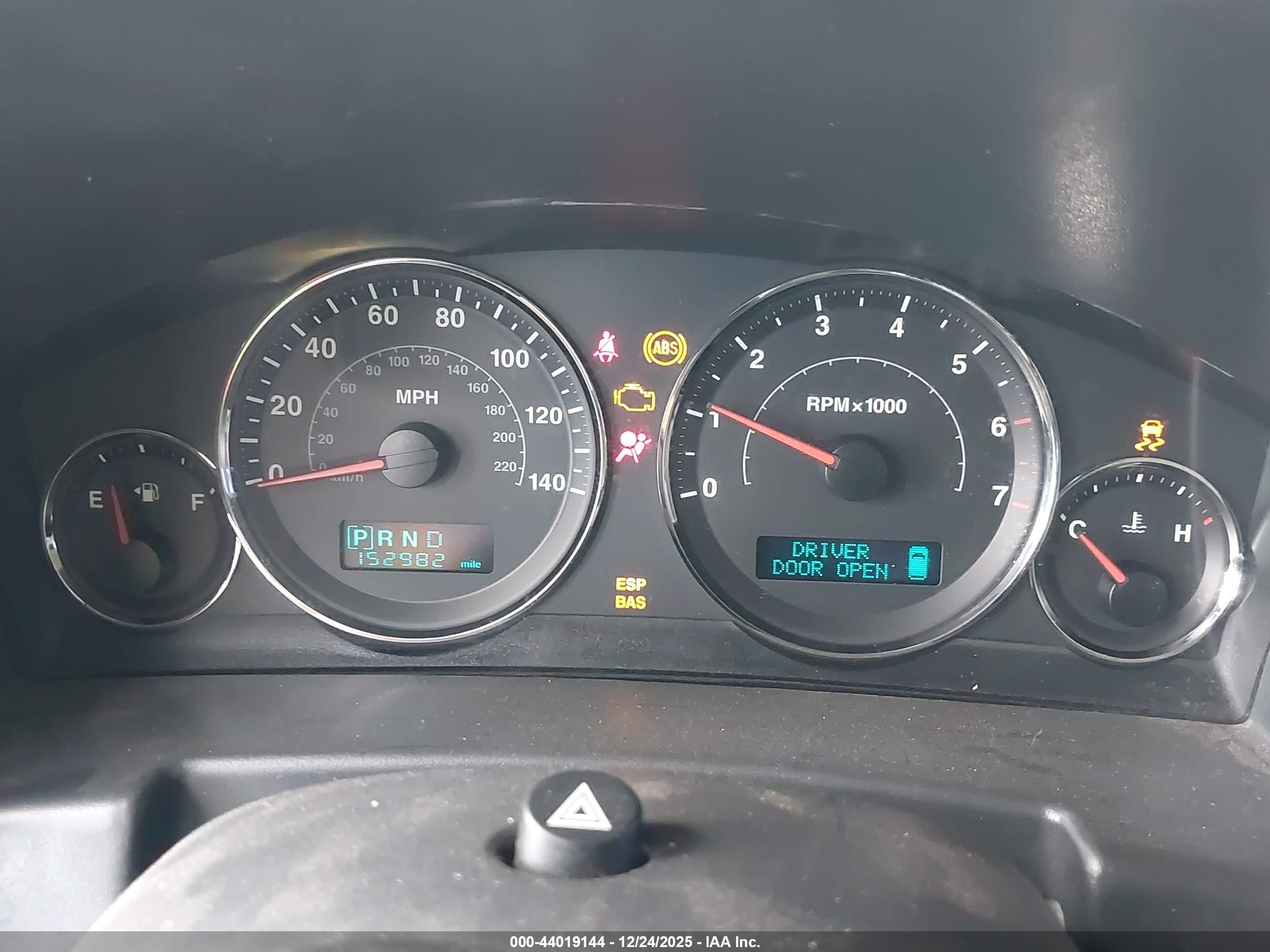 JEEP COMMANDER image 7