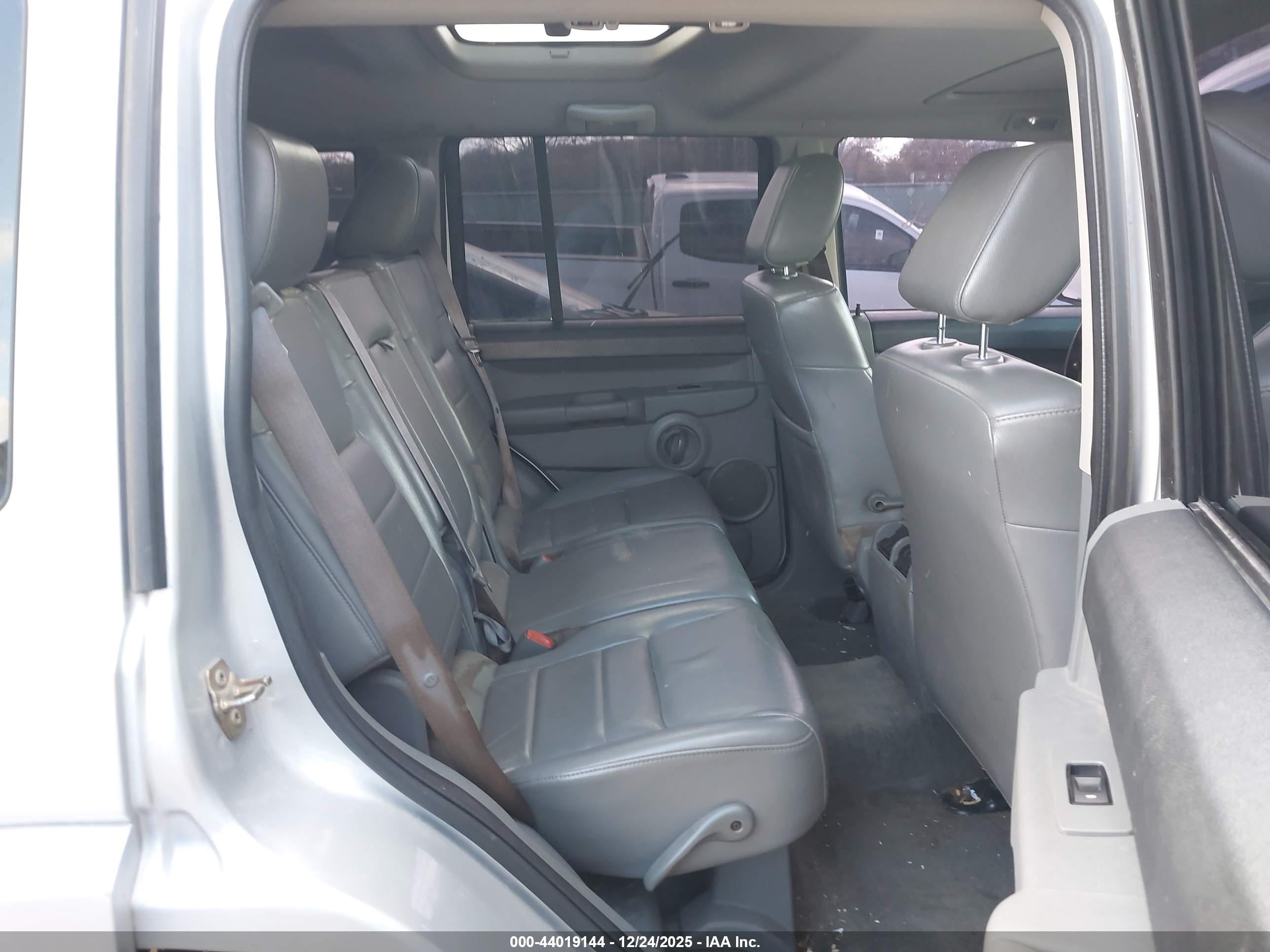 JEEP COMMANDER image 8