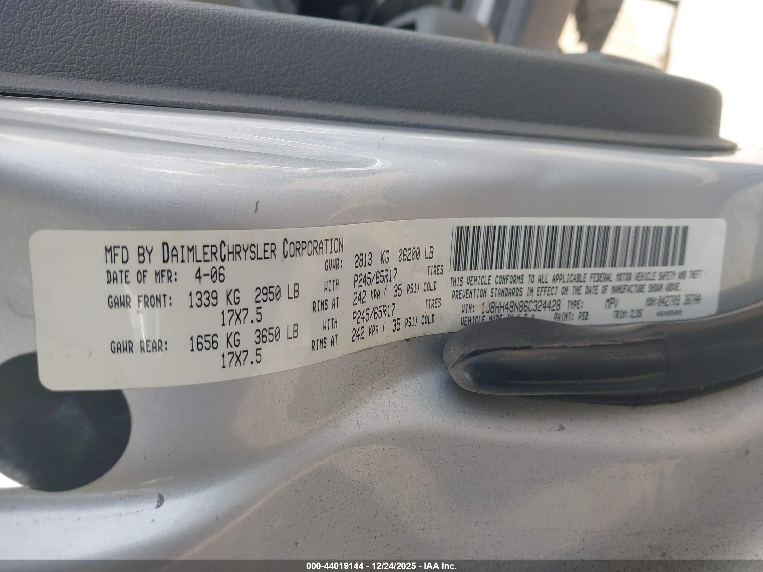 JEEP COMMANDER image 9