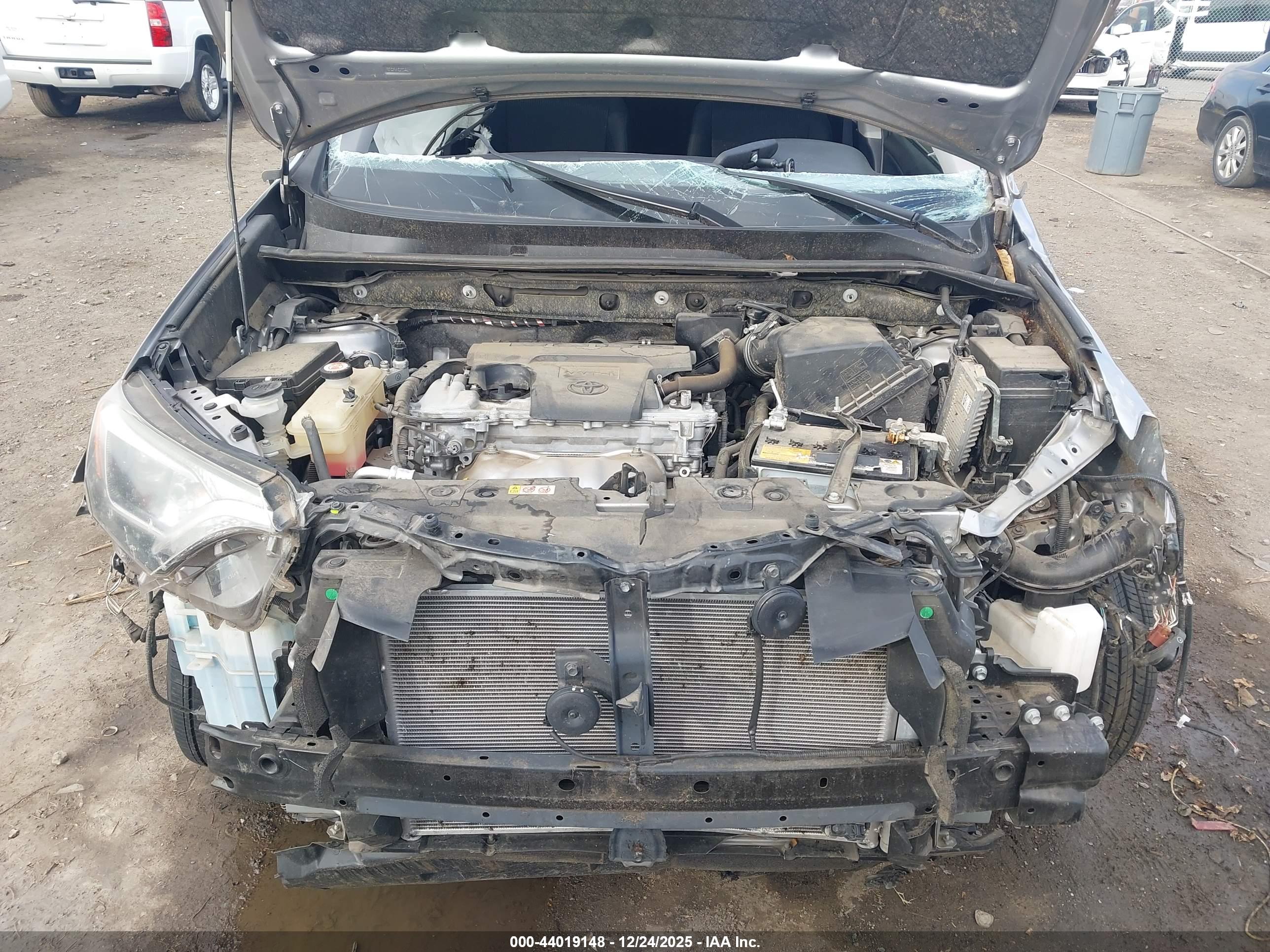 TOYOTA RAV4 image 10