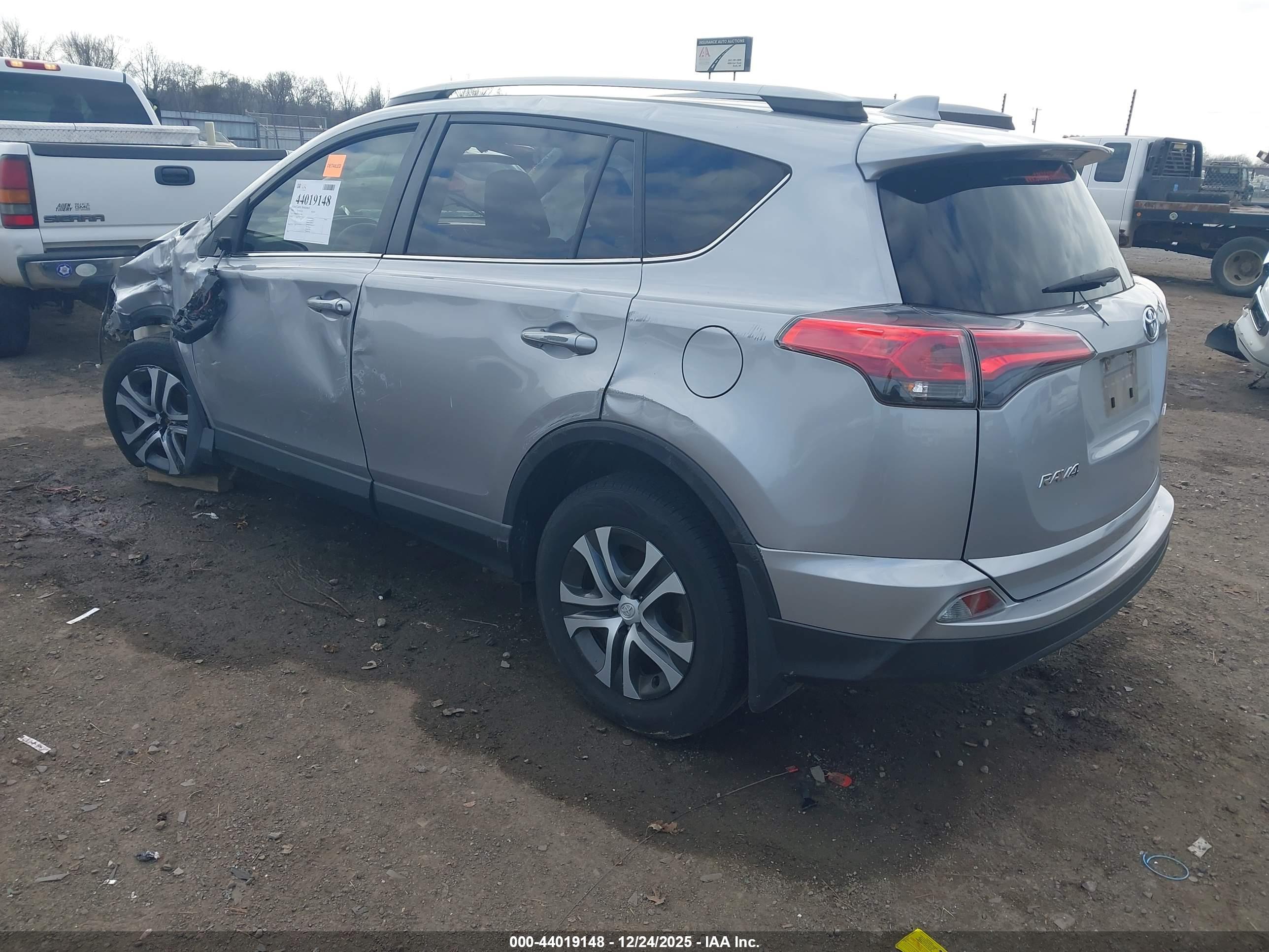 TOYOTA RAV4 image 3