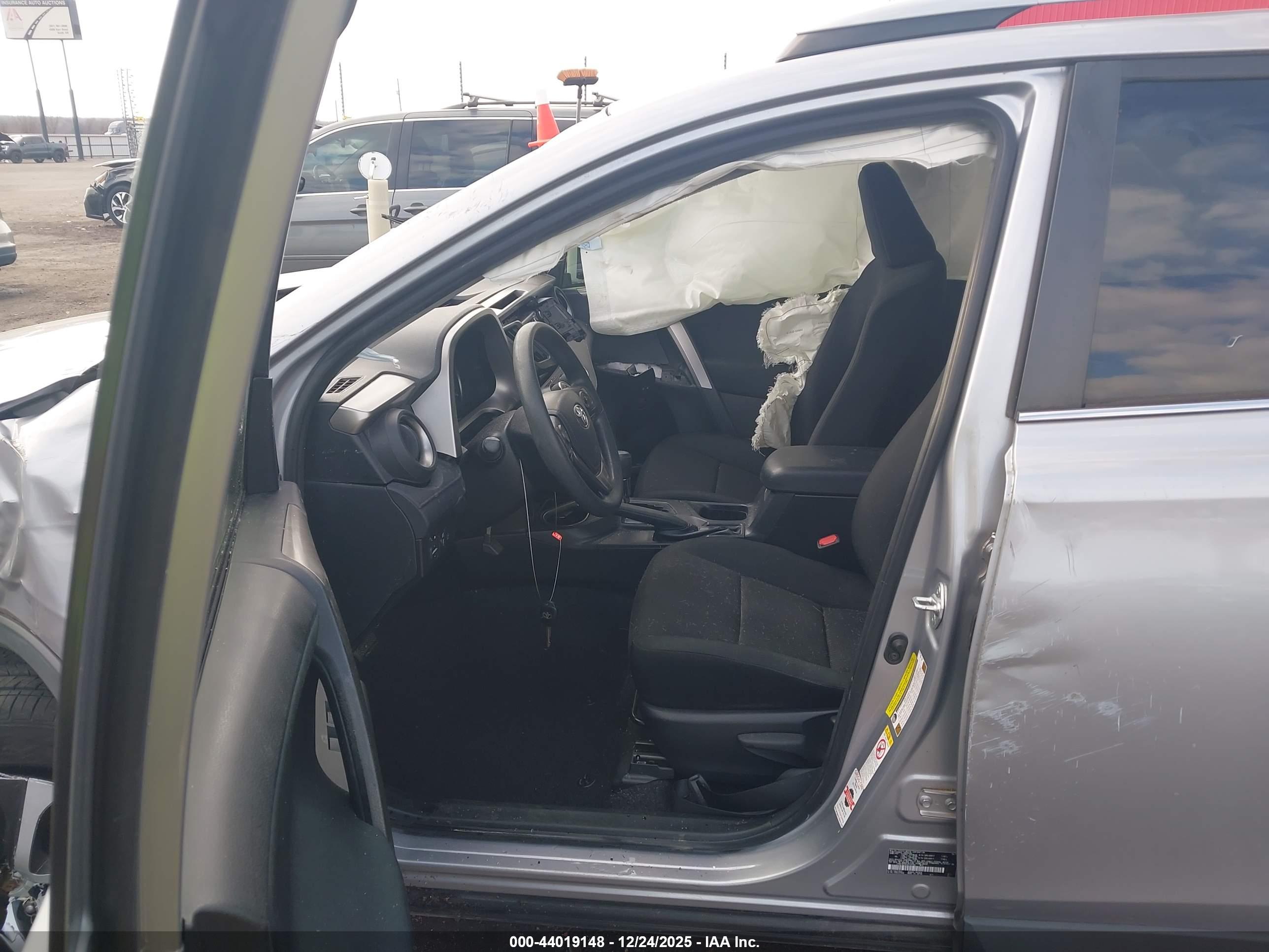 TOYOTA RAV4 image 5