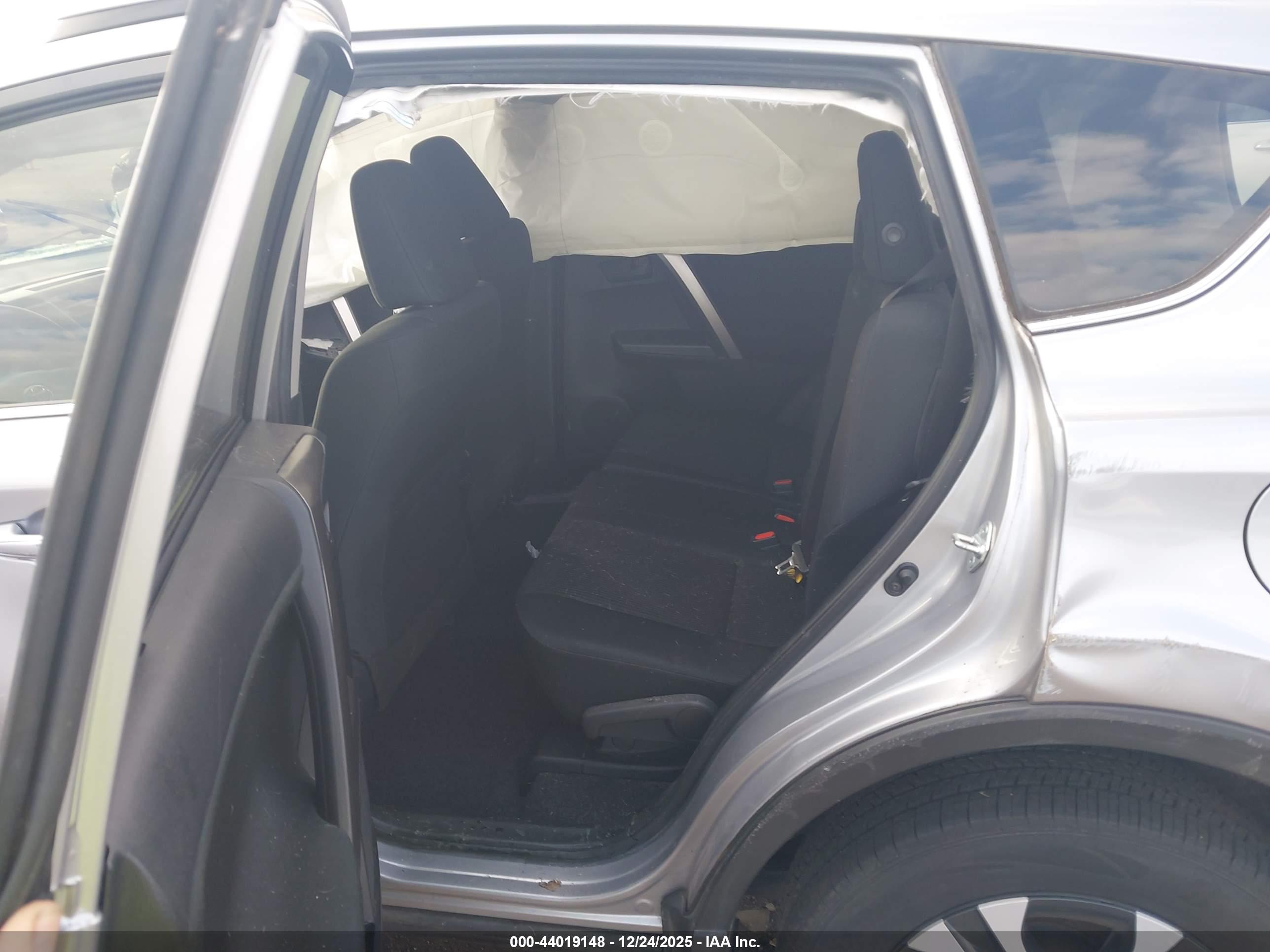 TOYOTA RAV4 image 8