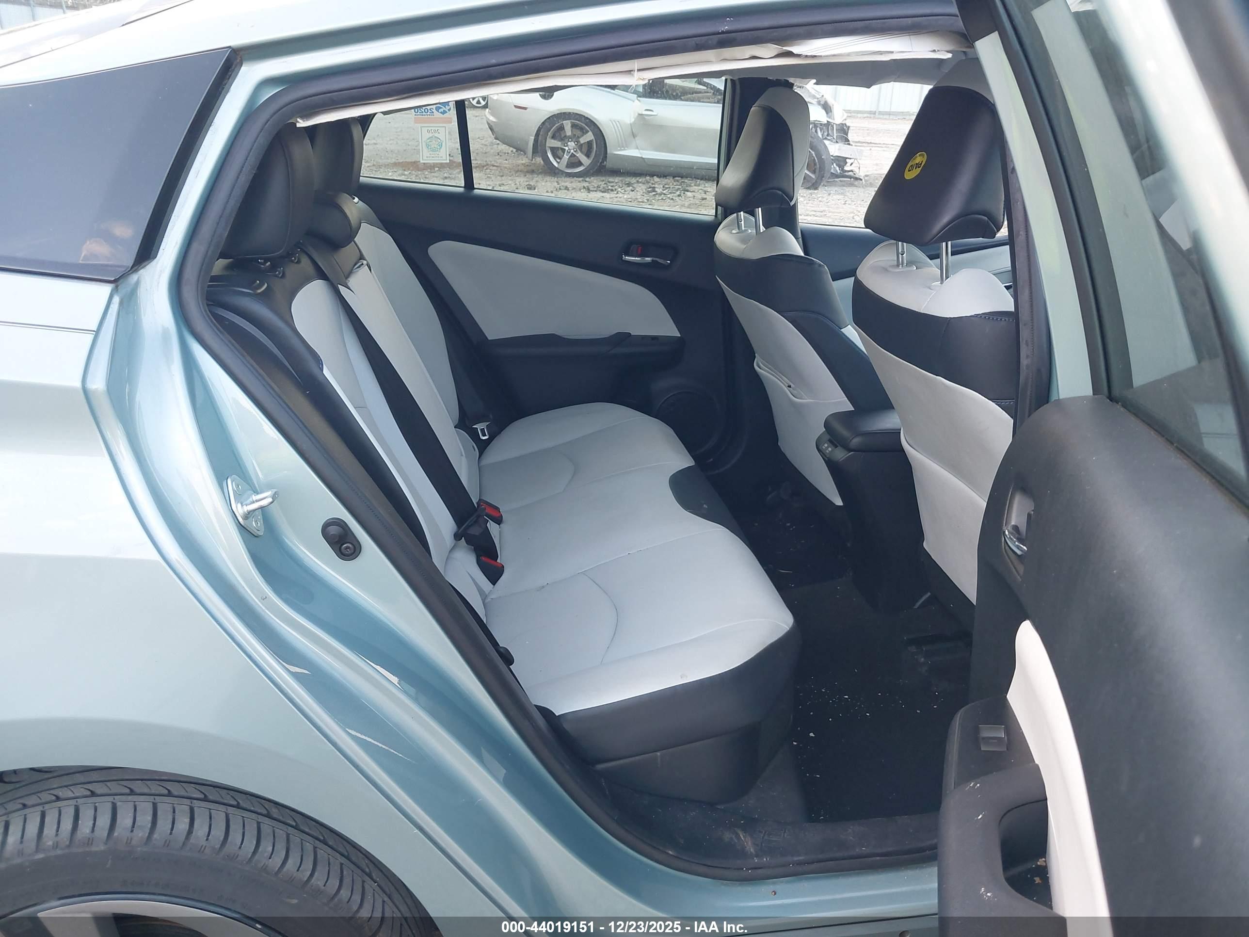 TOYOTA PRIUS image 8
