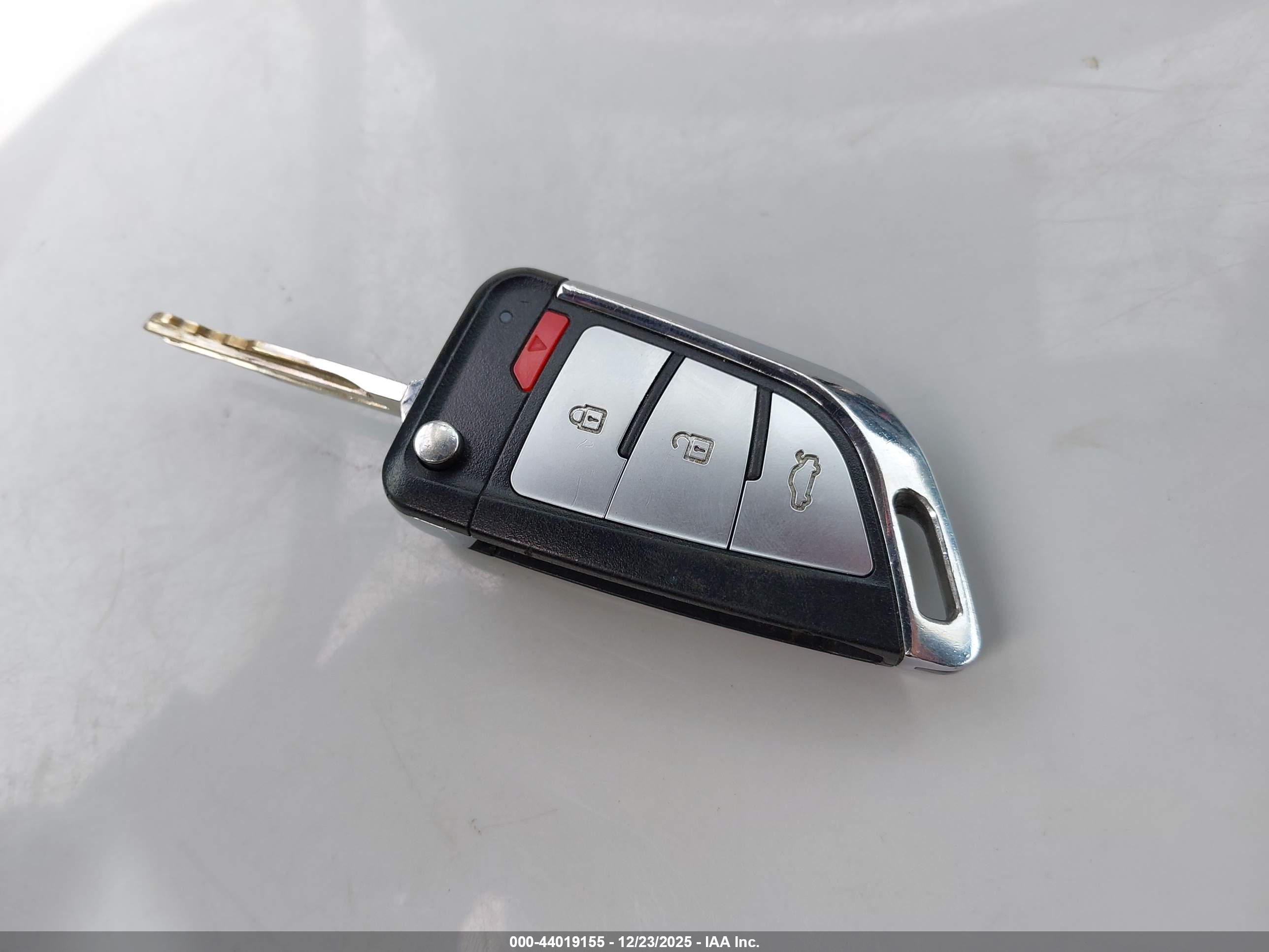 HYUNDAI ELANTRA image 11