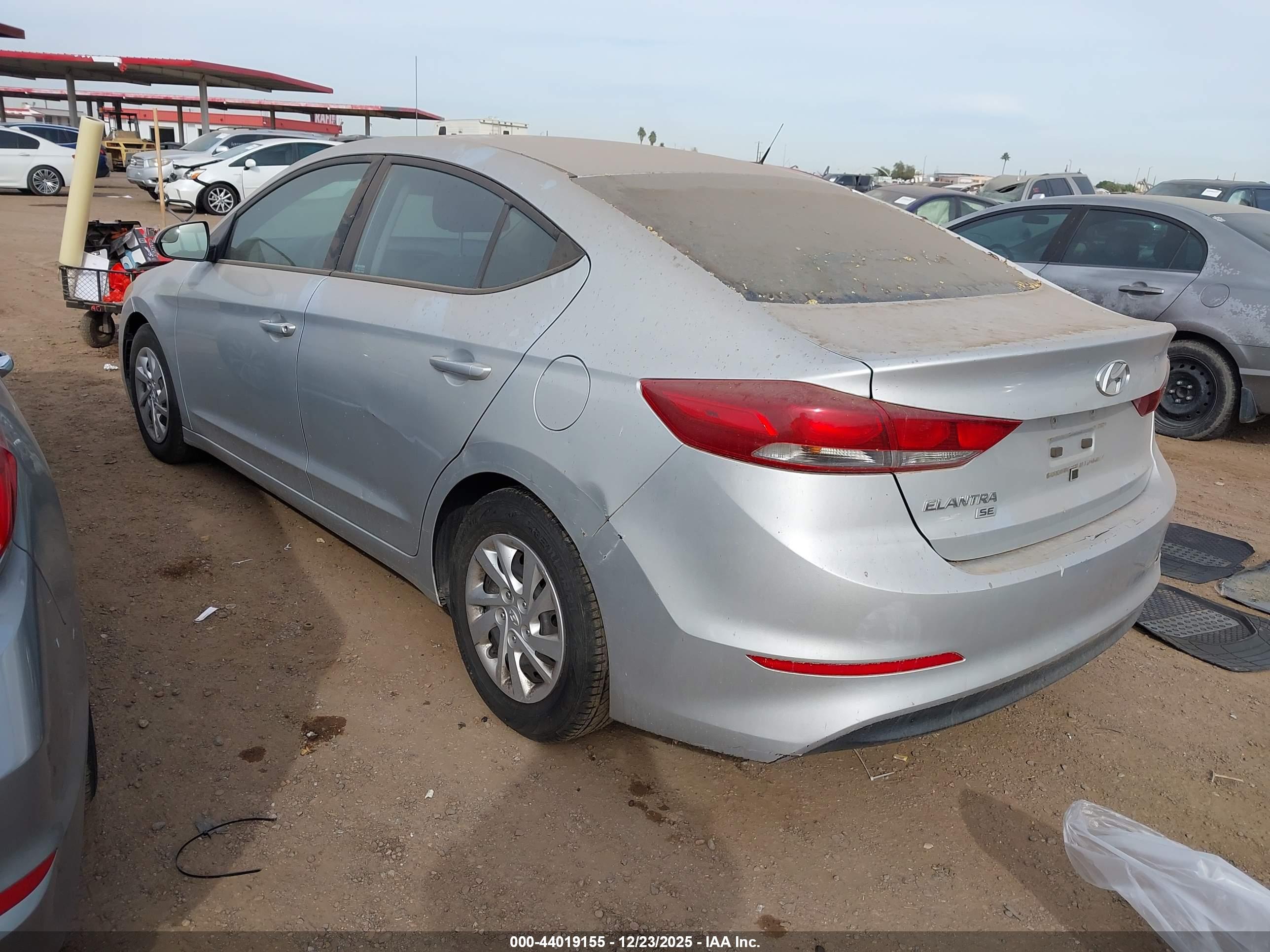 HYUNDAI ELANTRA image 3