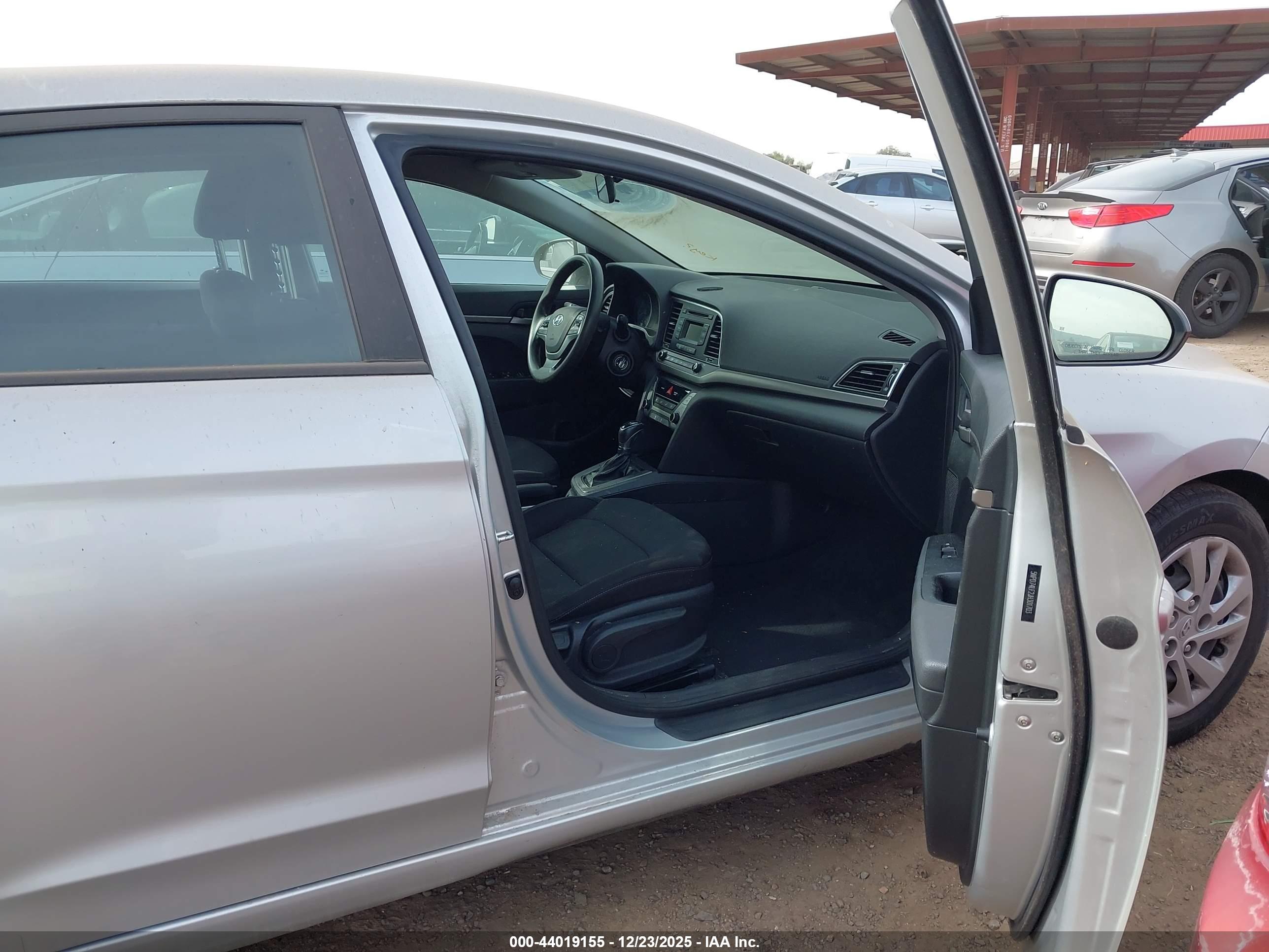 HYUNDAI ELANTRA image 5