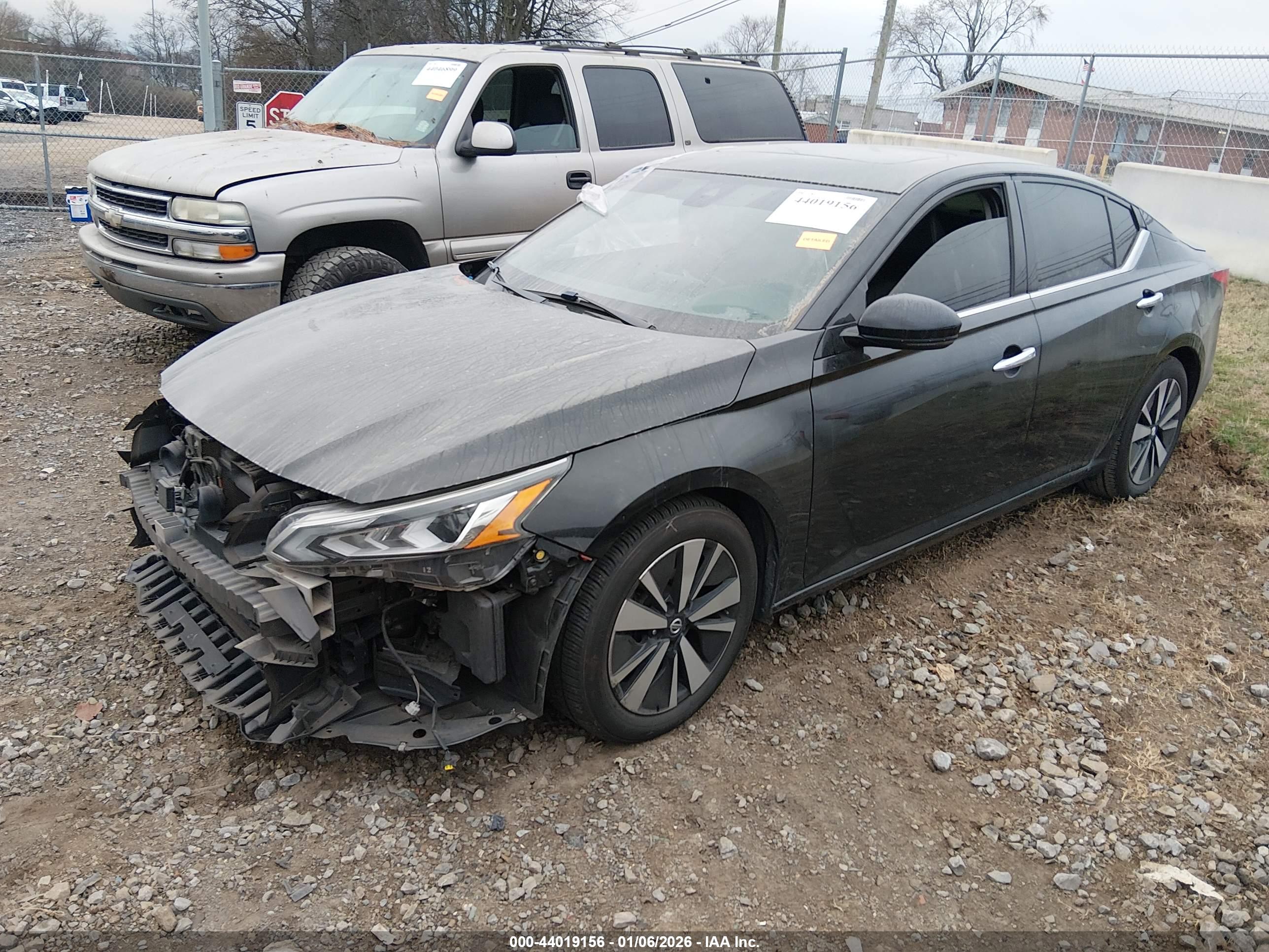 NISSAN ALTIMA image 2