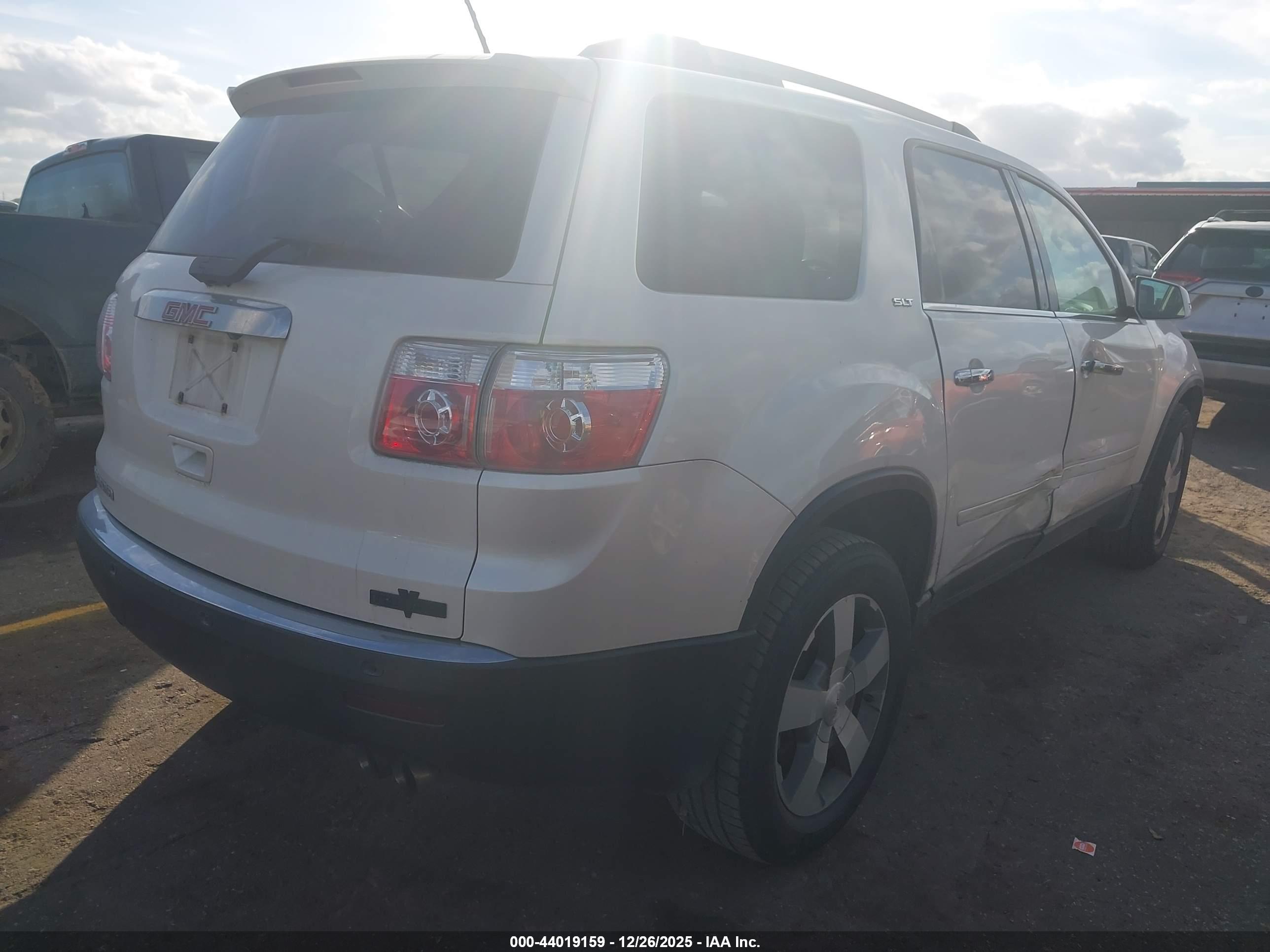 GMC ACADIA image 4