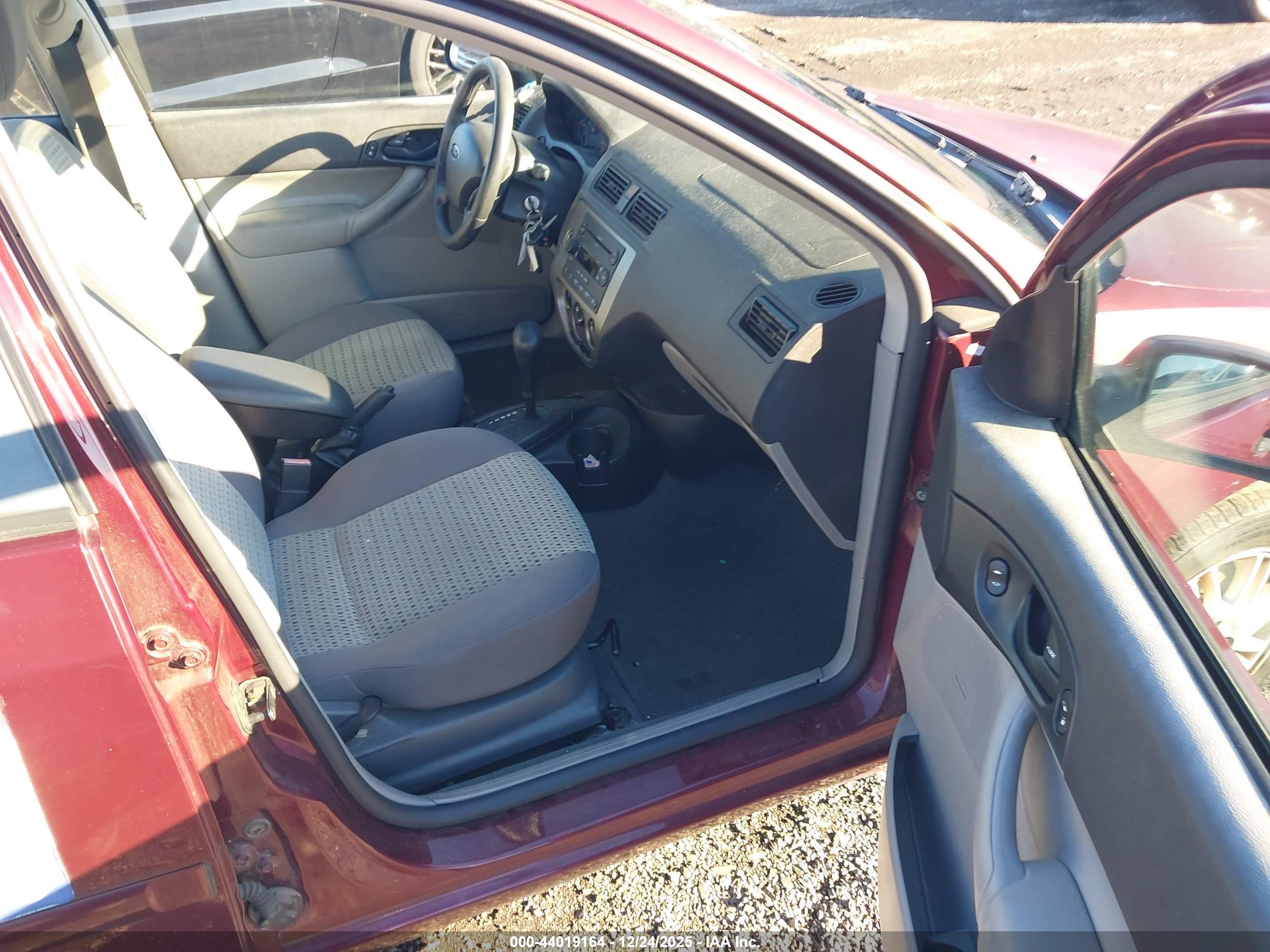 FORD FOCUS image 5