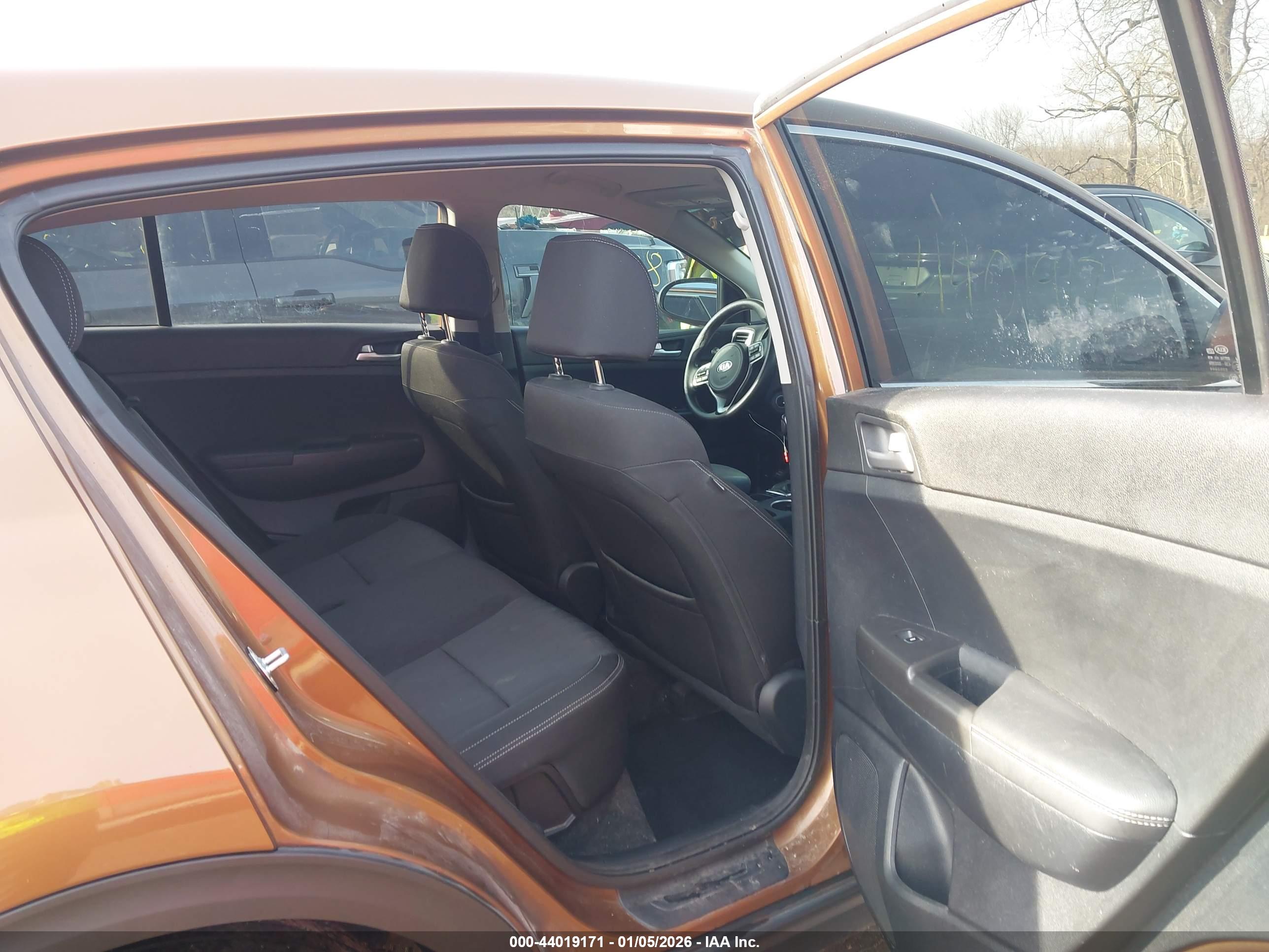 KIA SPORTAGE image 8