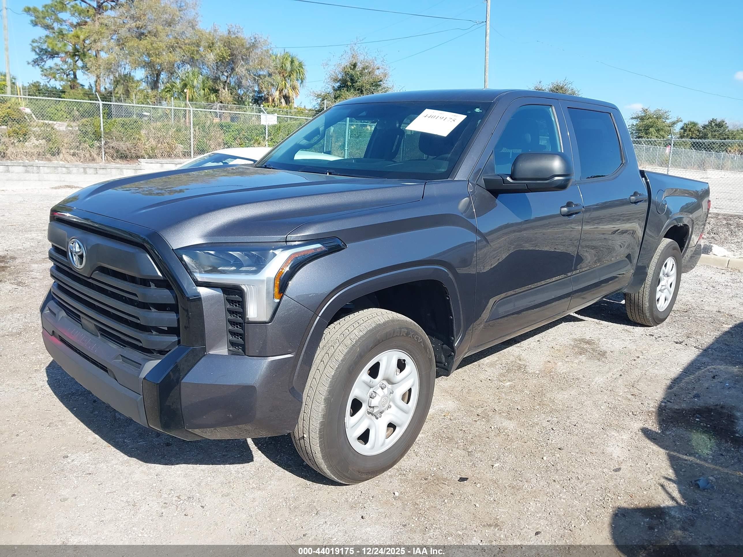 TOYOTA TUNDRA image 2