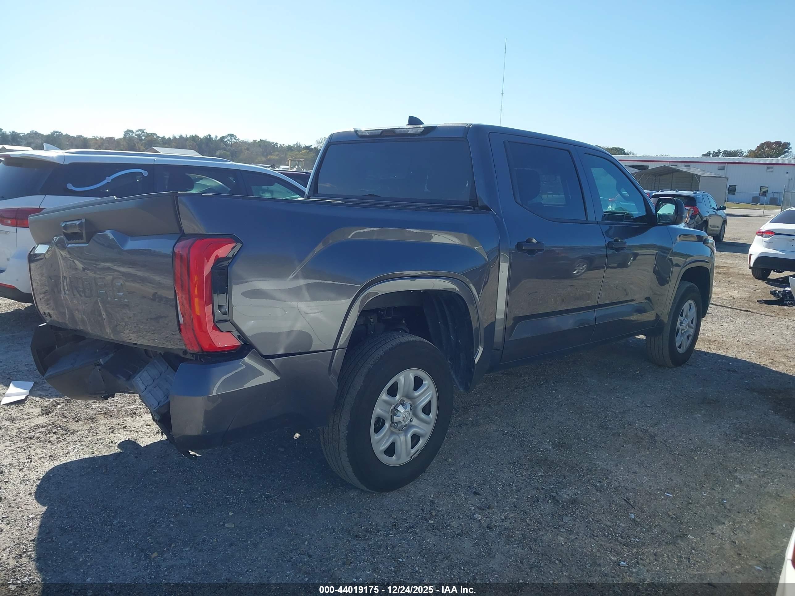 TOYOTA TUNDRA image 4