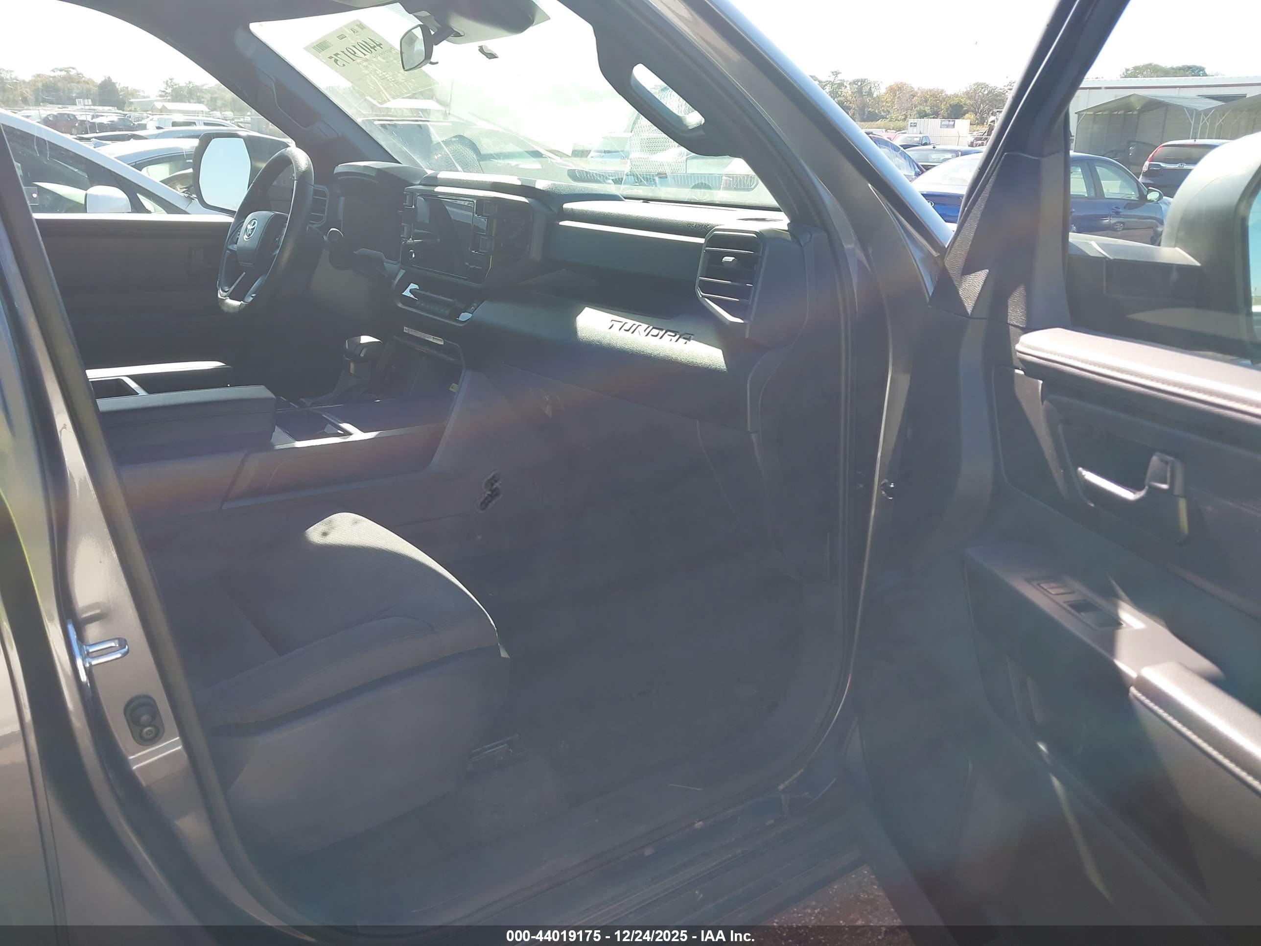 TOYOTA TUNDRA image 5
