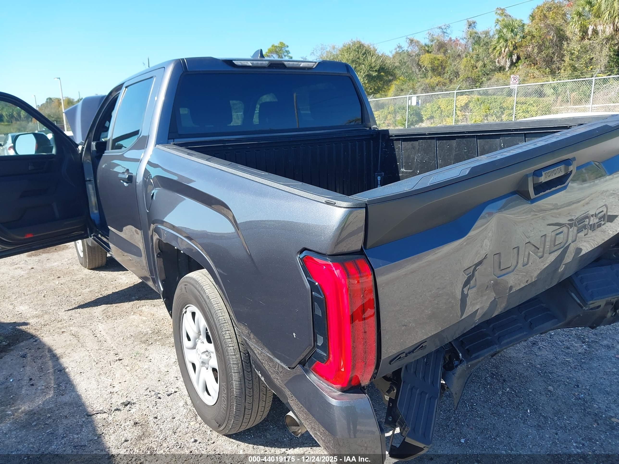 TOYOTA TUNDRA image 6