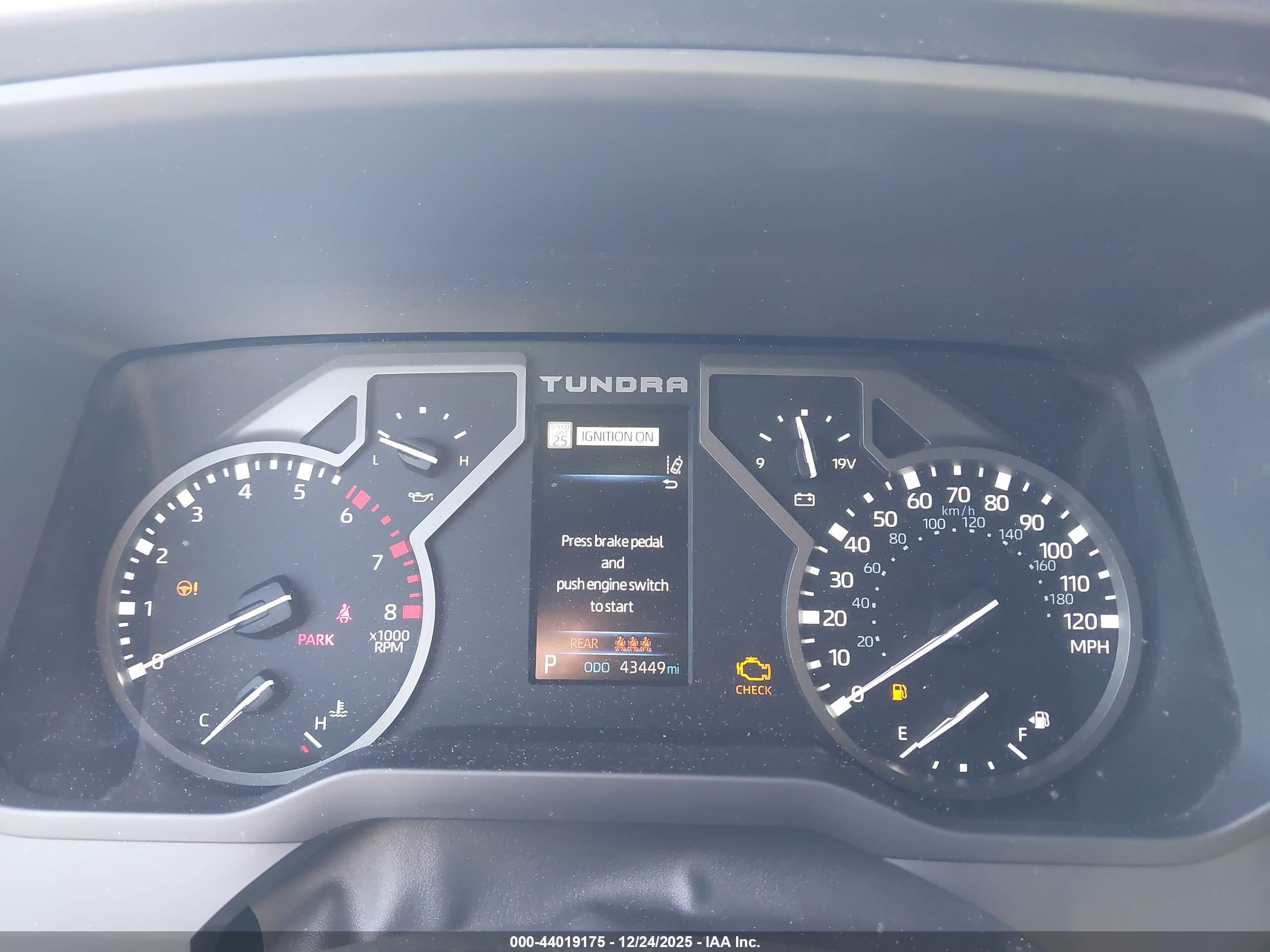 TOYOTA TUNDRA image 7