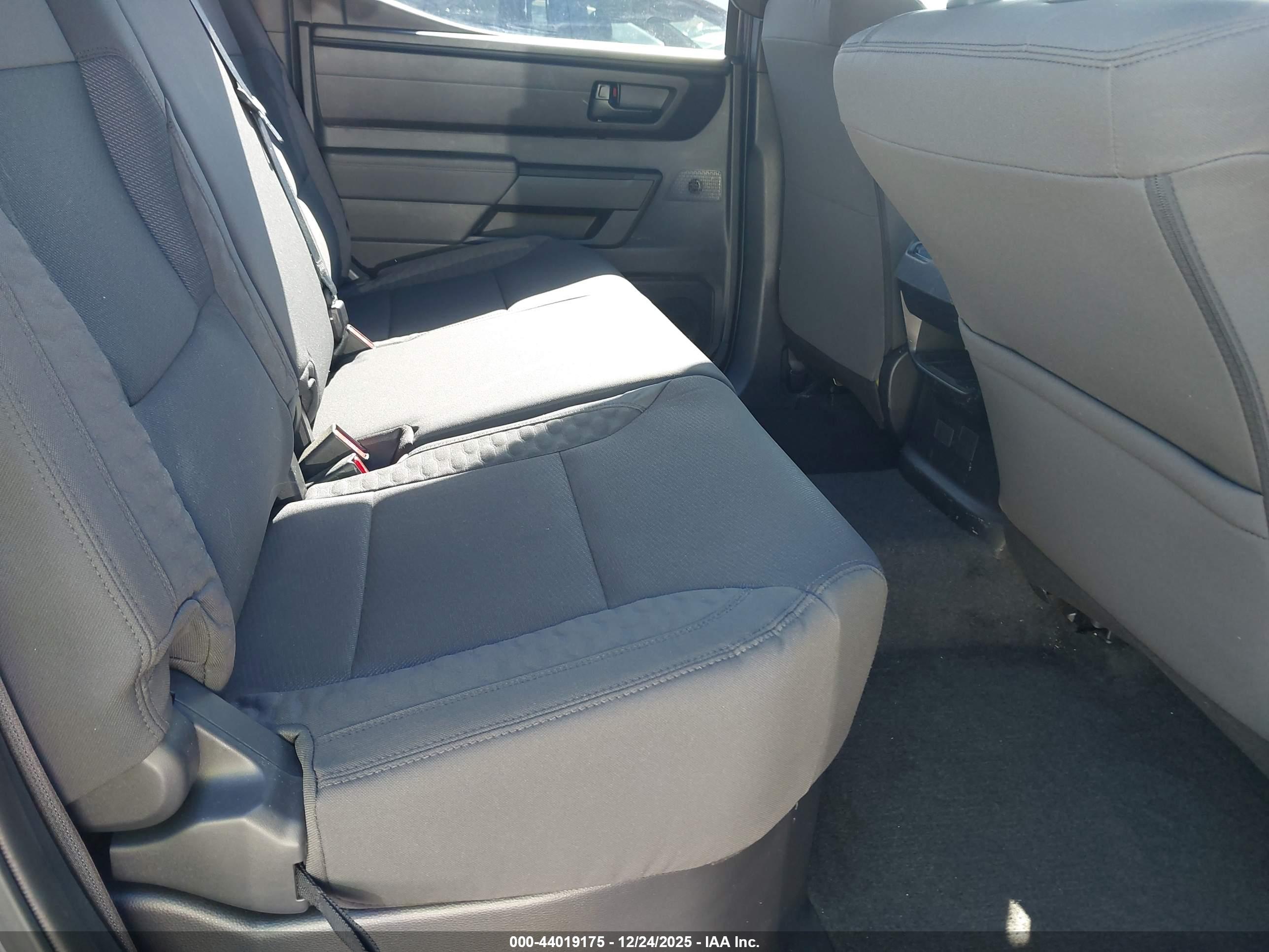 TOYOTA TUNDRA image 8