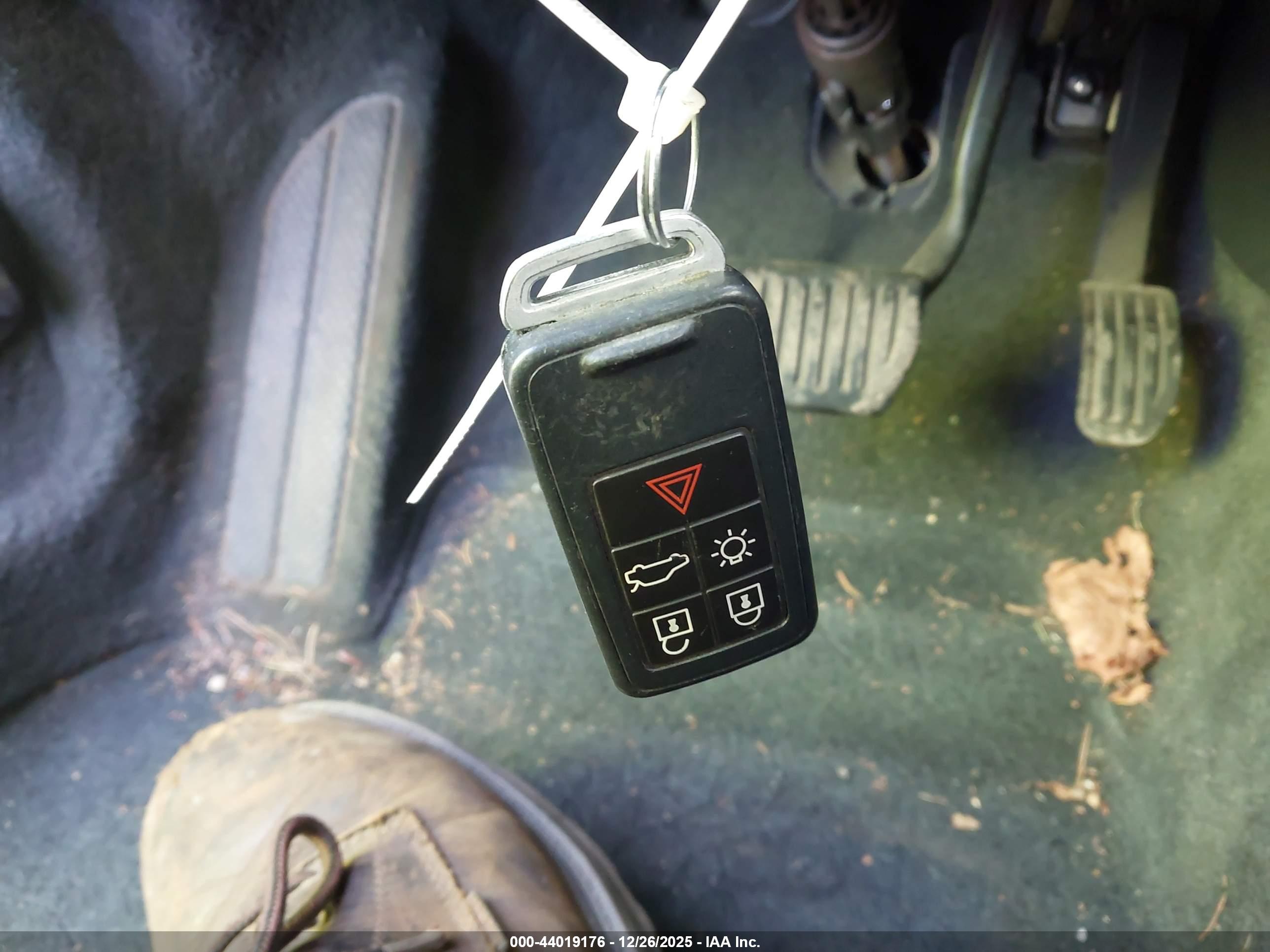 VOLVO S60 image 11