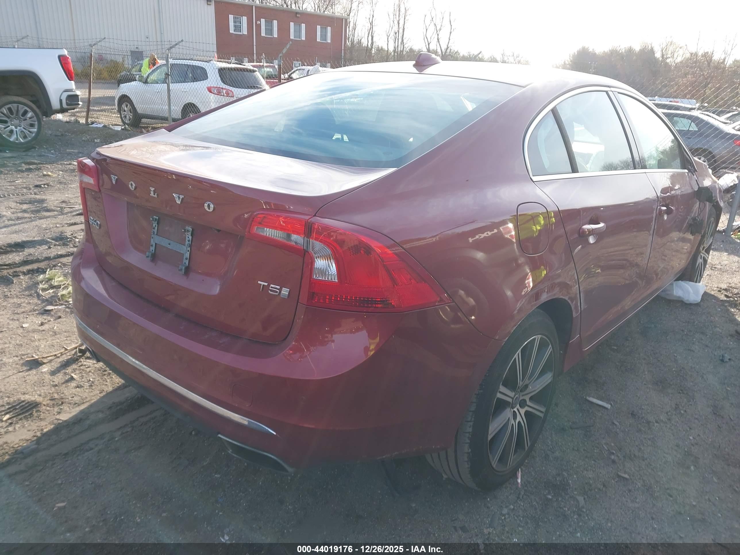 VOLVO S60 image 4