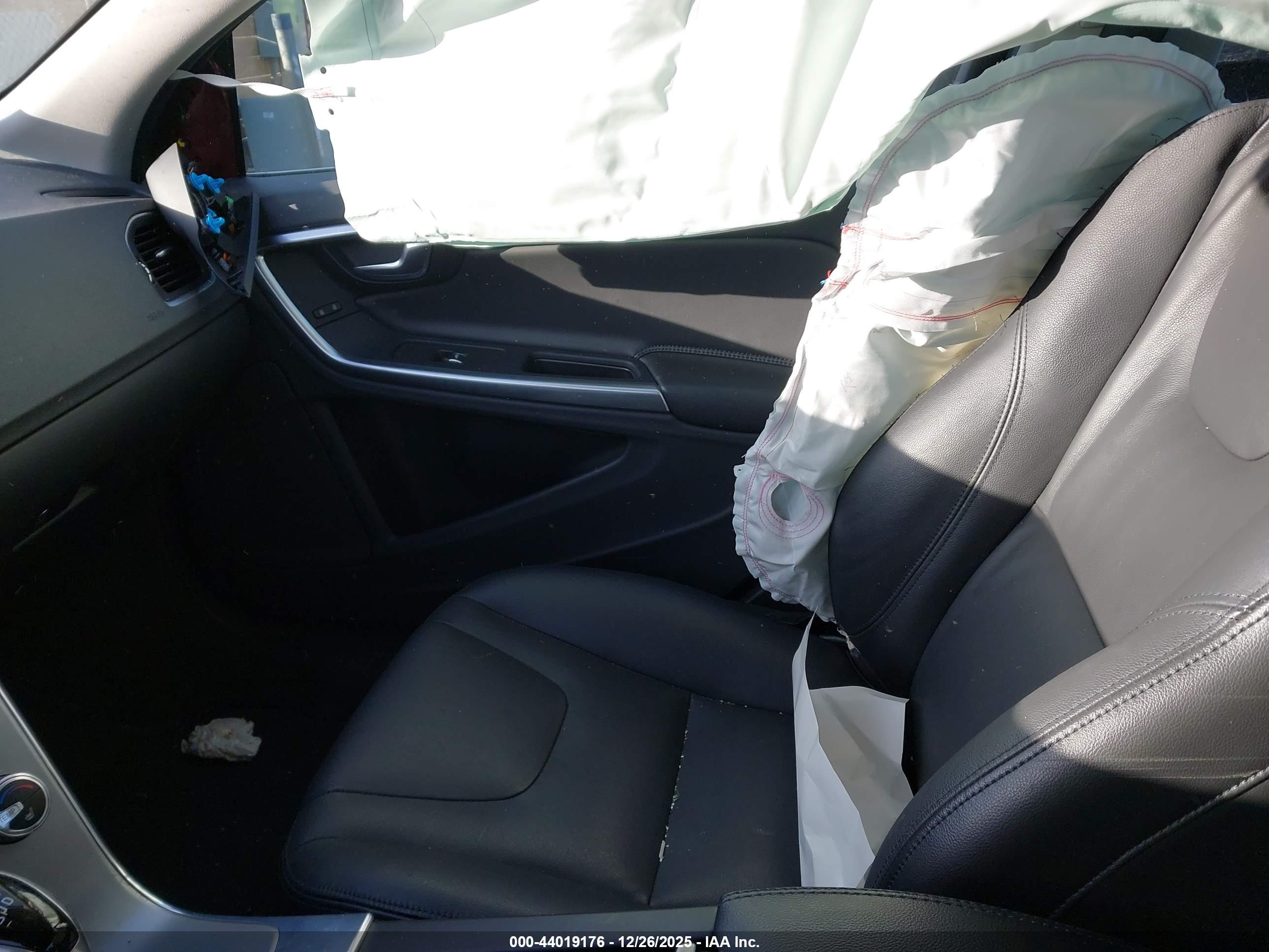 VOLVO S60 image 5