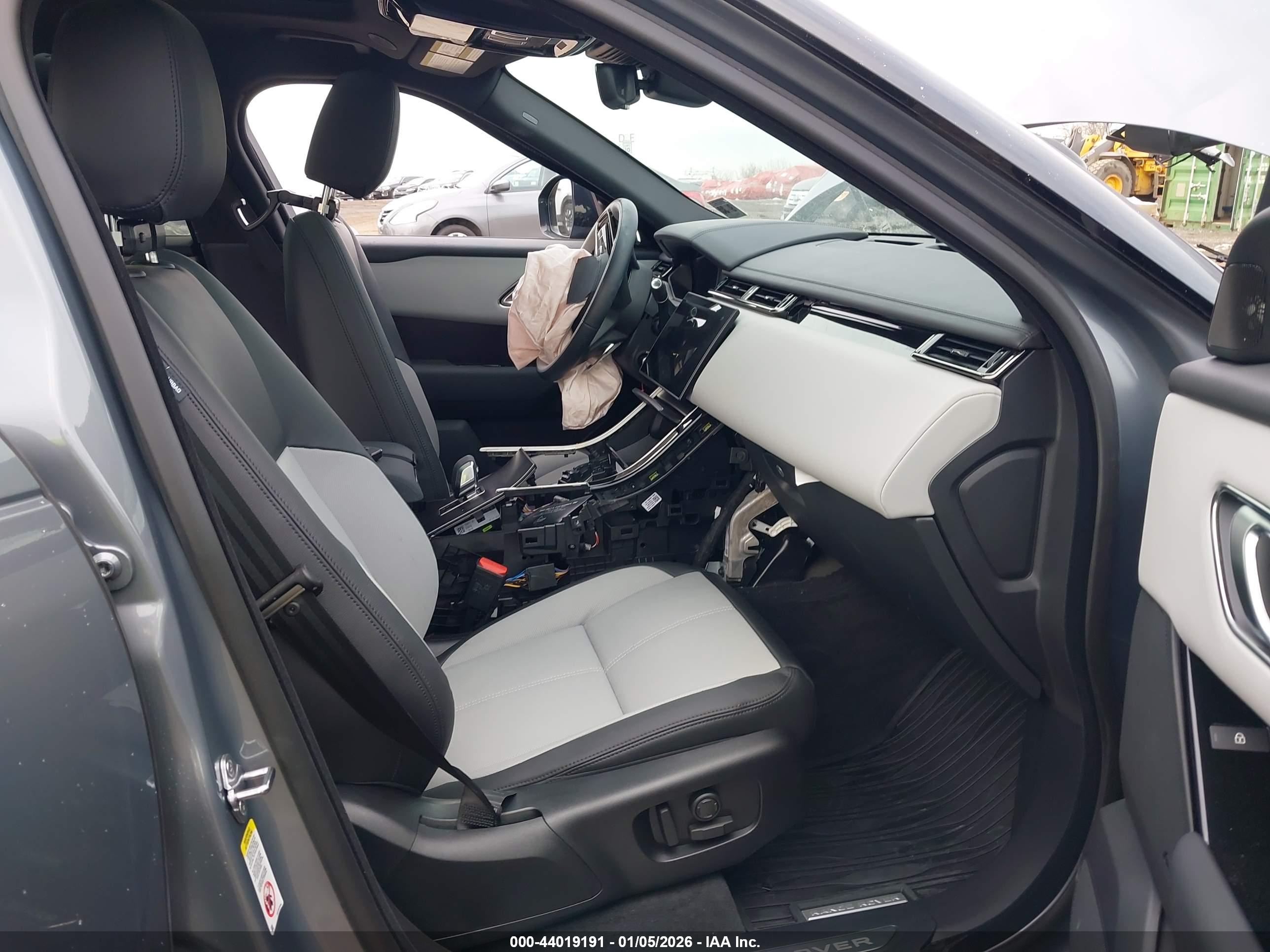 LAND ROVER image 5