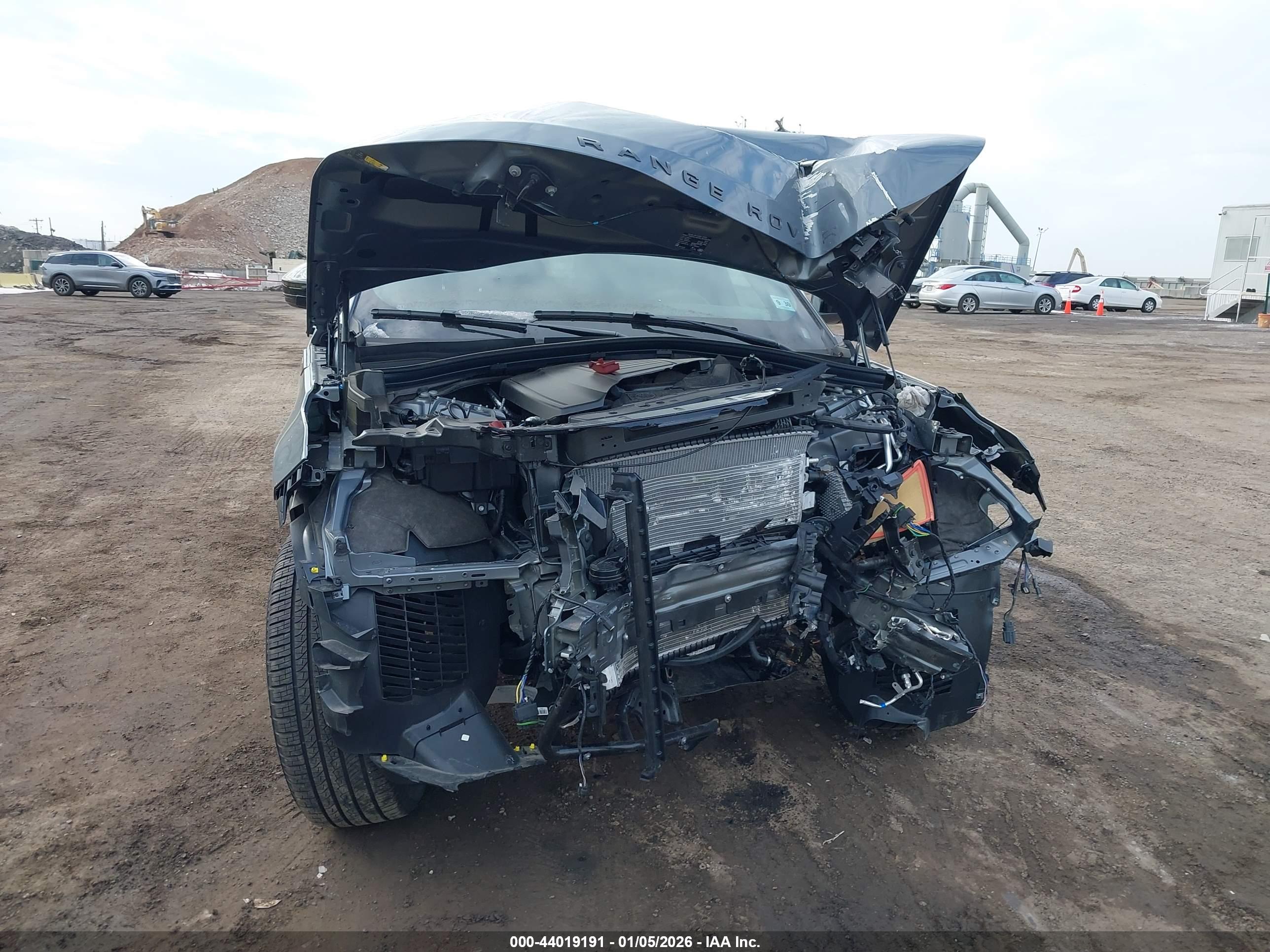 LAND ROVER image 6