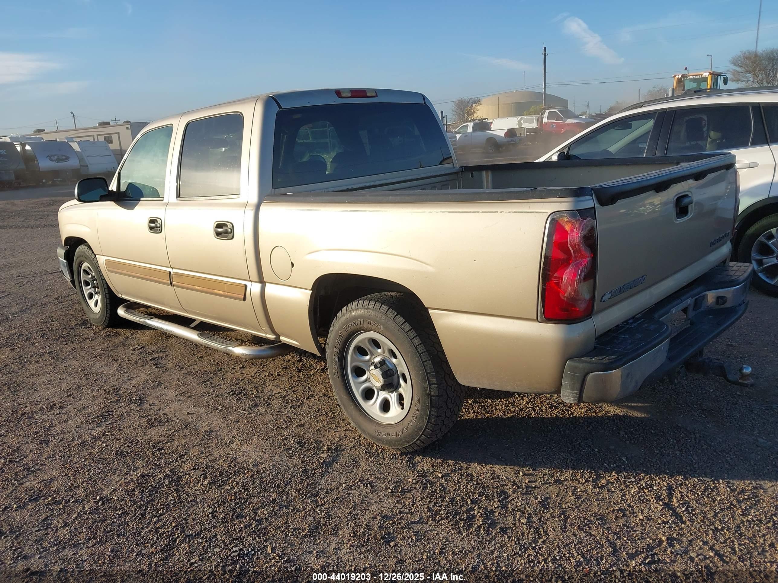 CHEVROLET SILVERADO image 3