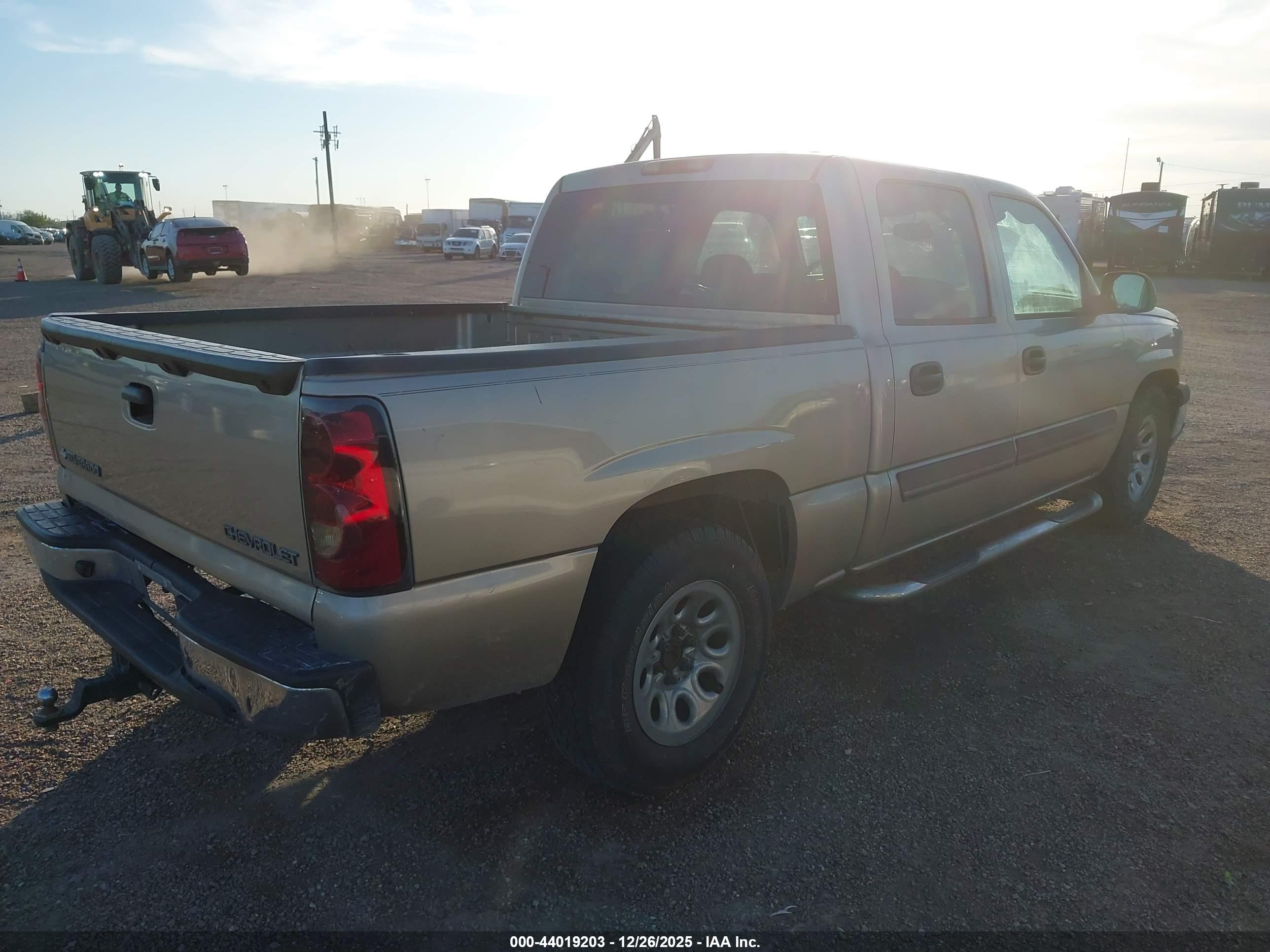 CHEVROLET SILVERADO image 4