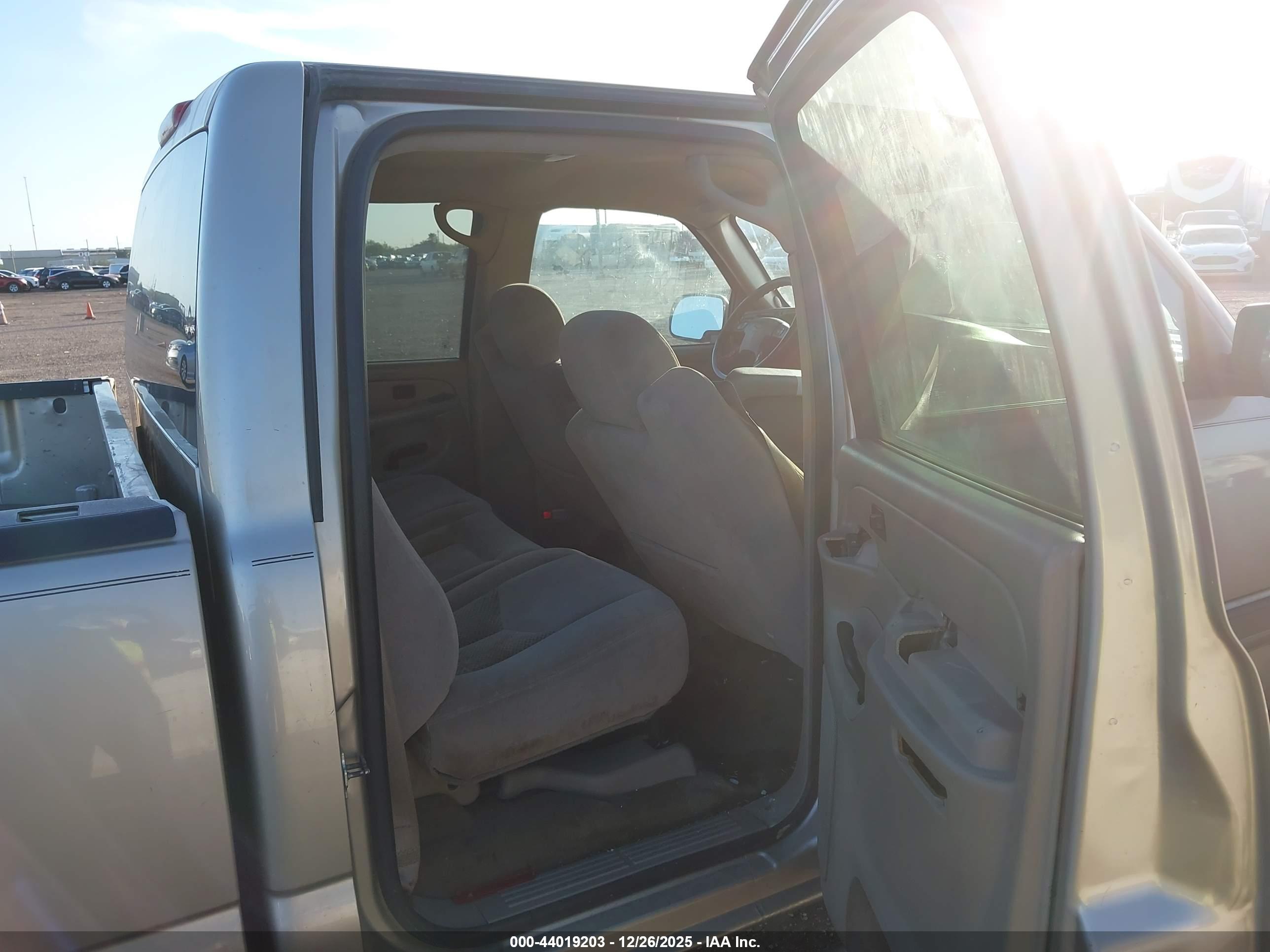 CHEVROLET SILVERADO image 8