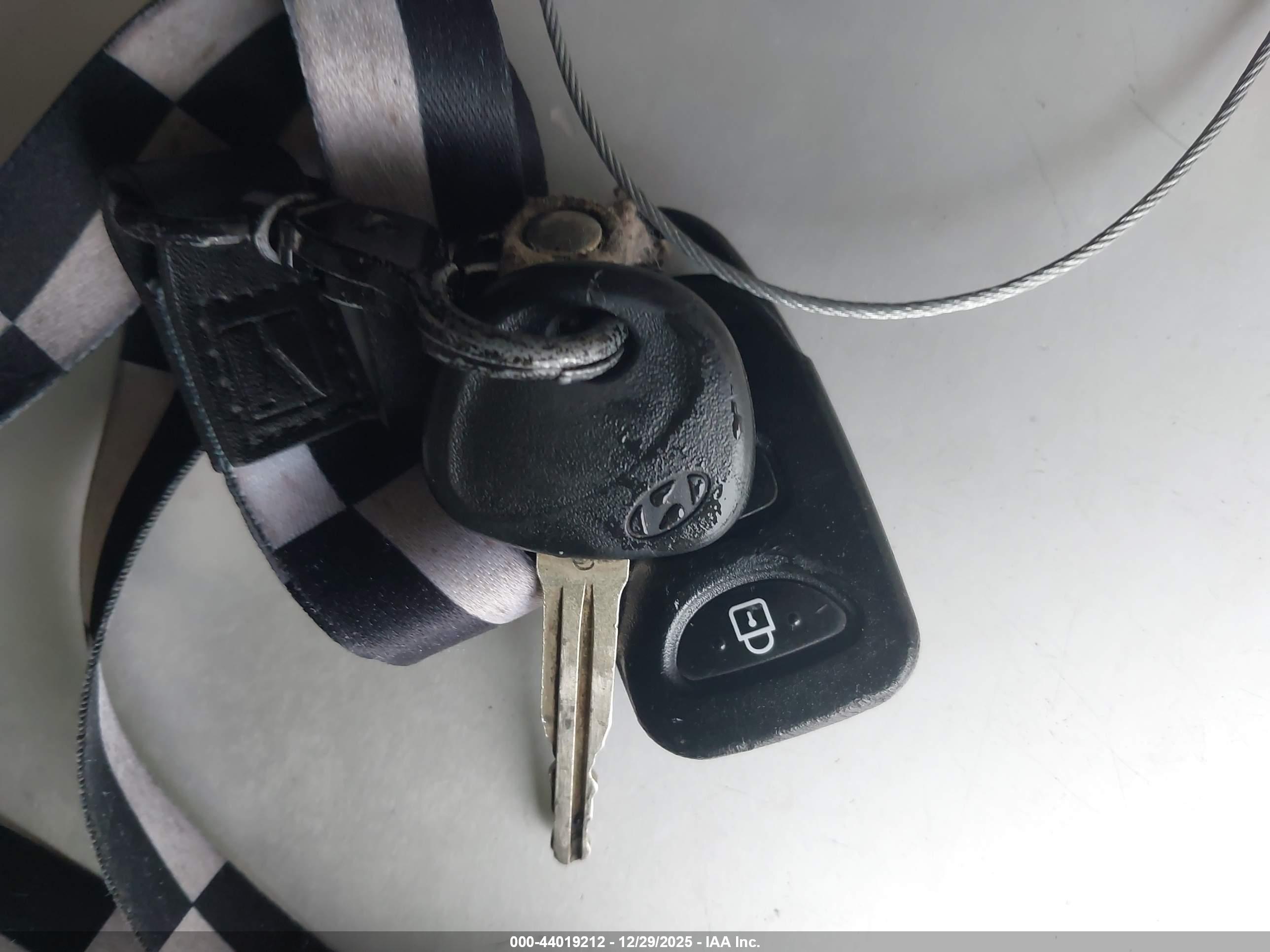 HYUNDAI ELANTRA image 11