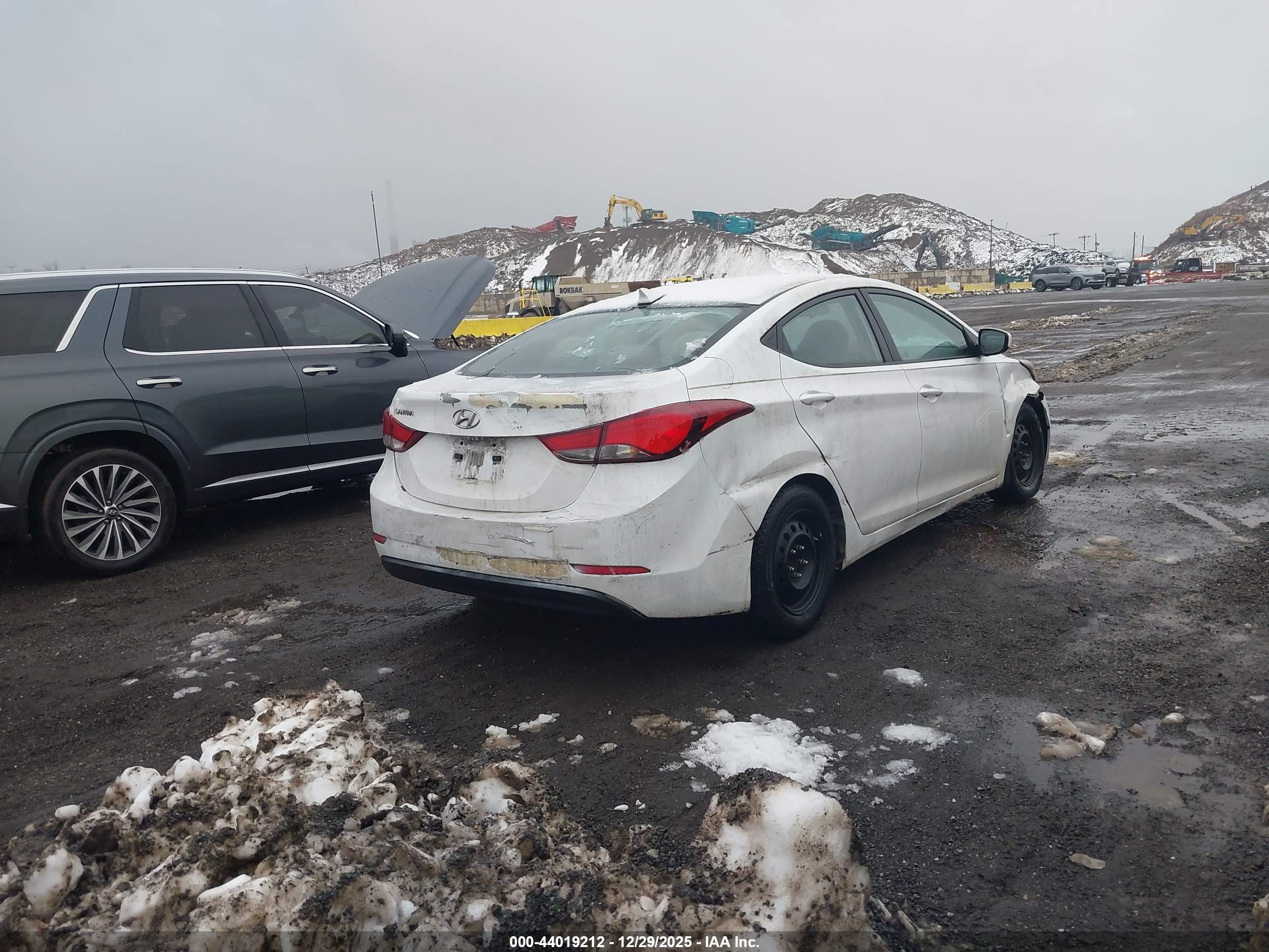 HYUNDAI ELANTRA image 4