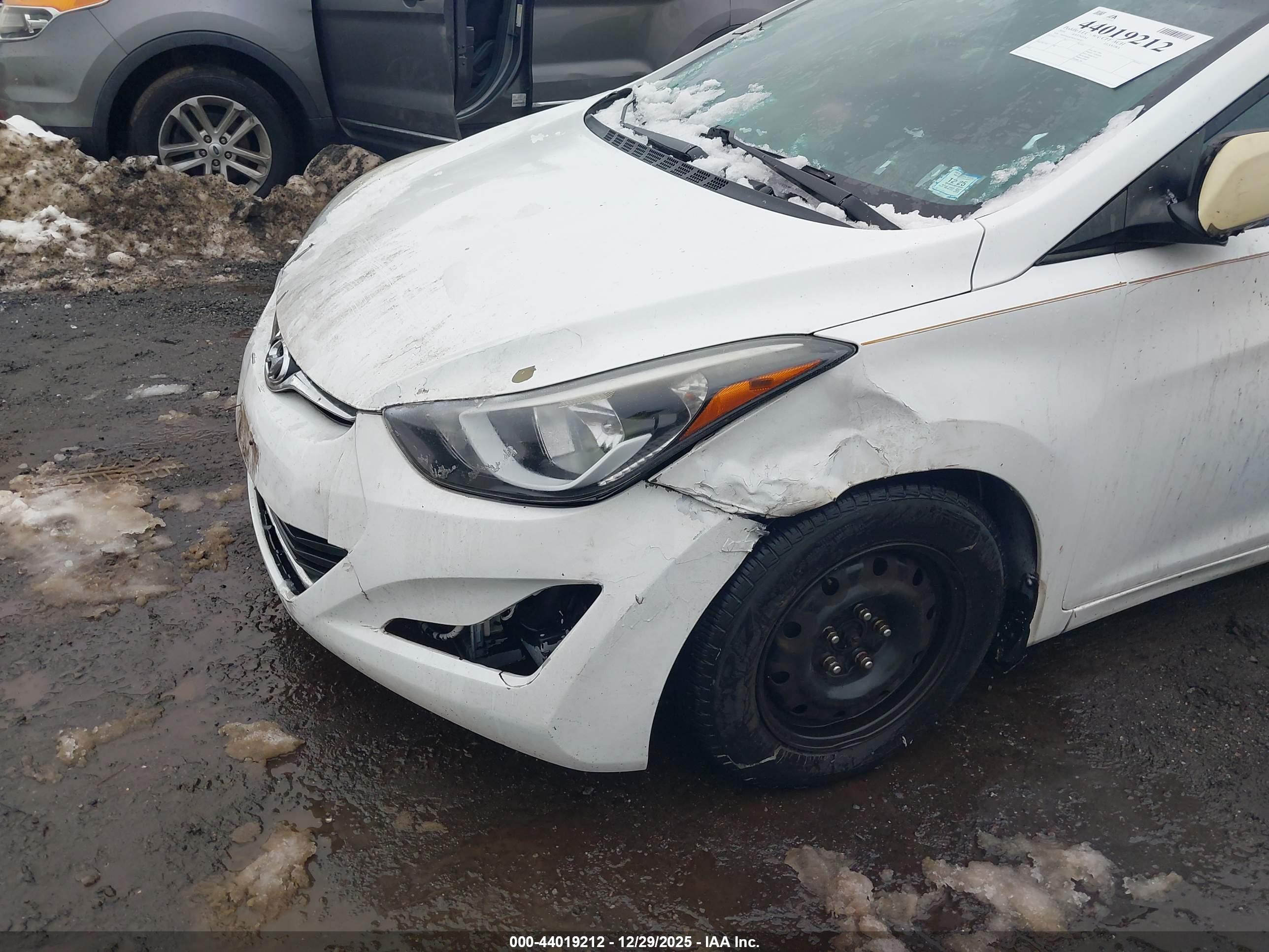 HYUNDAI ELANTRA image 6