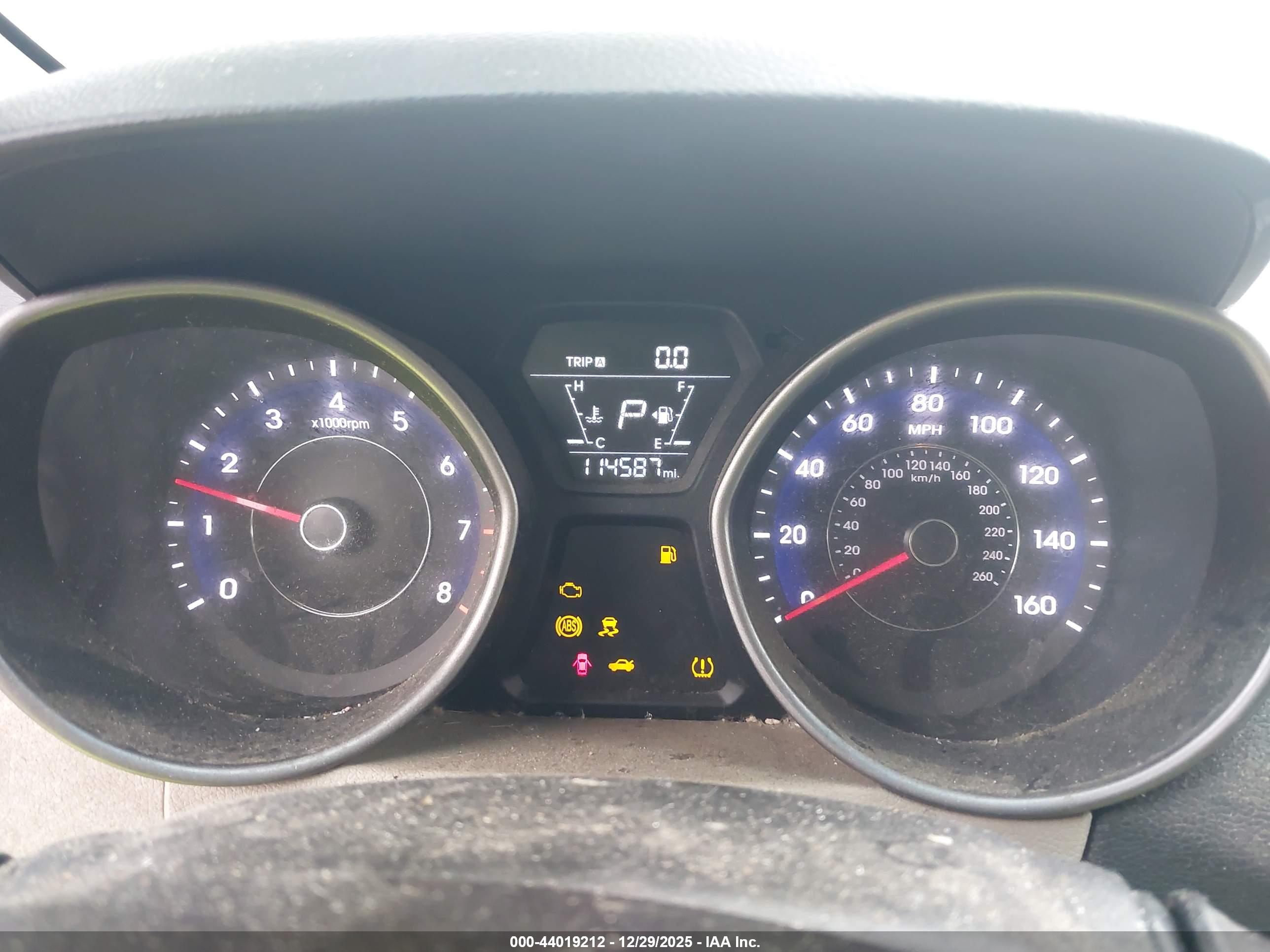 HYUNDAI ELANTRA image 7