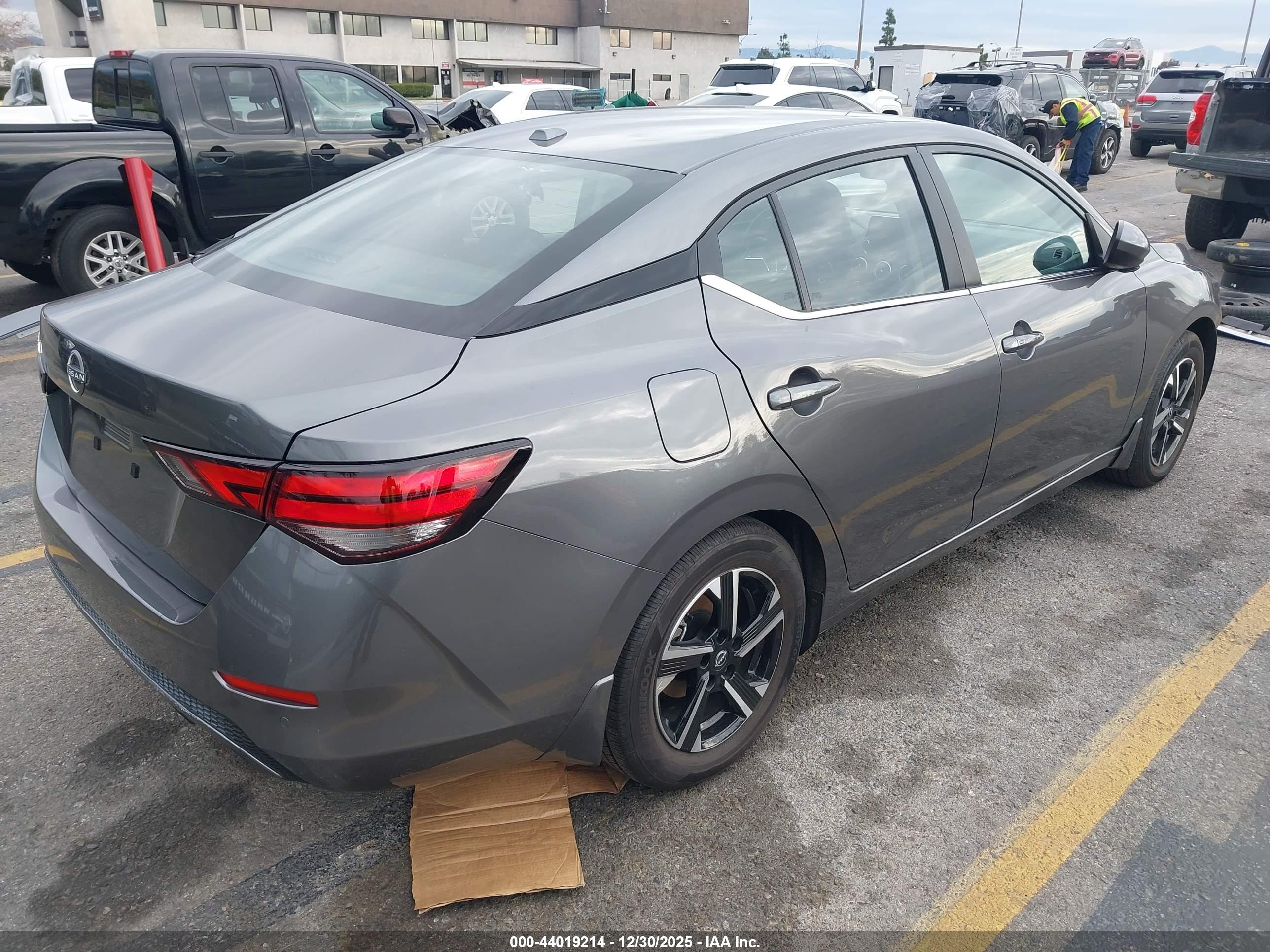 NISSAN SENTRA image 4