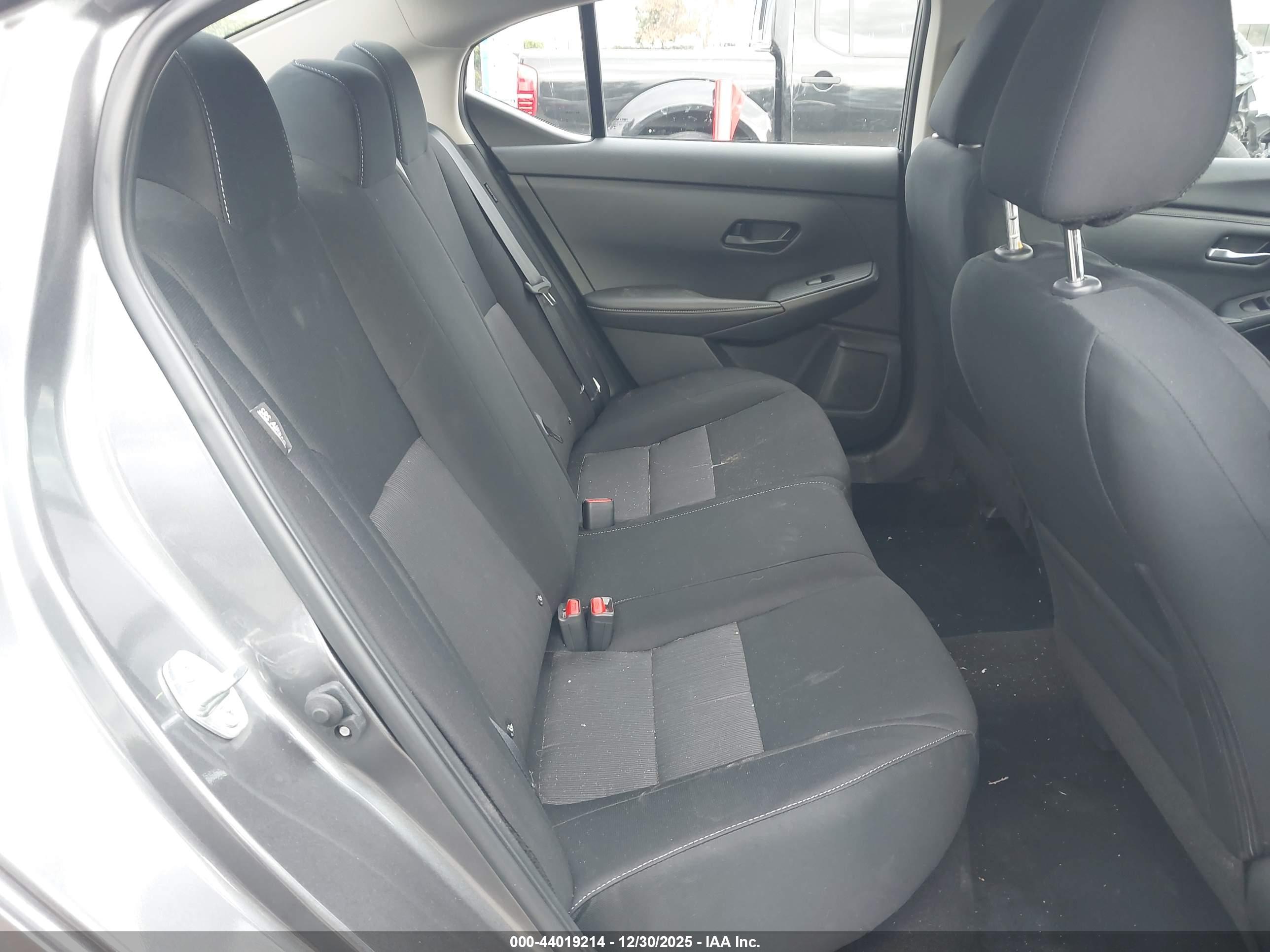 NISSAN SENTRA image 8