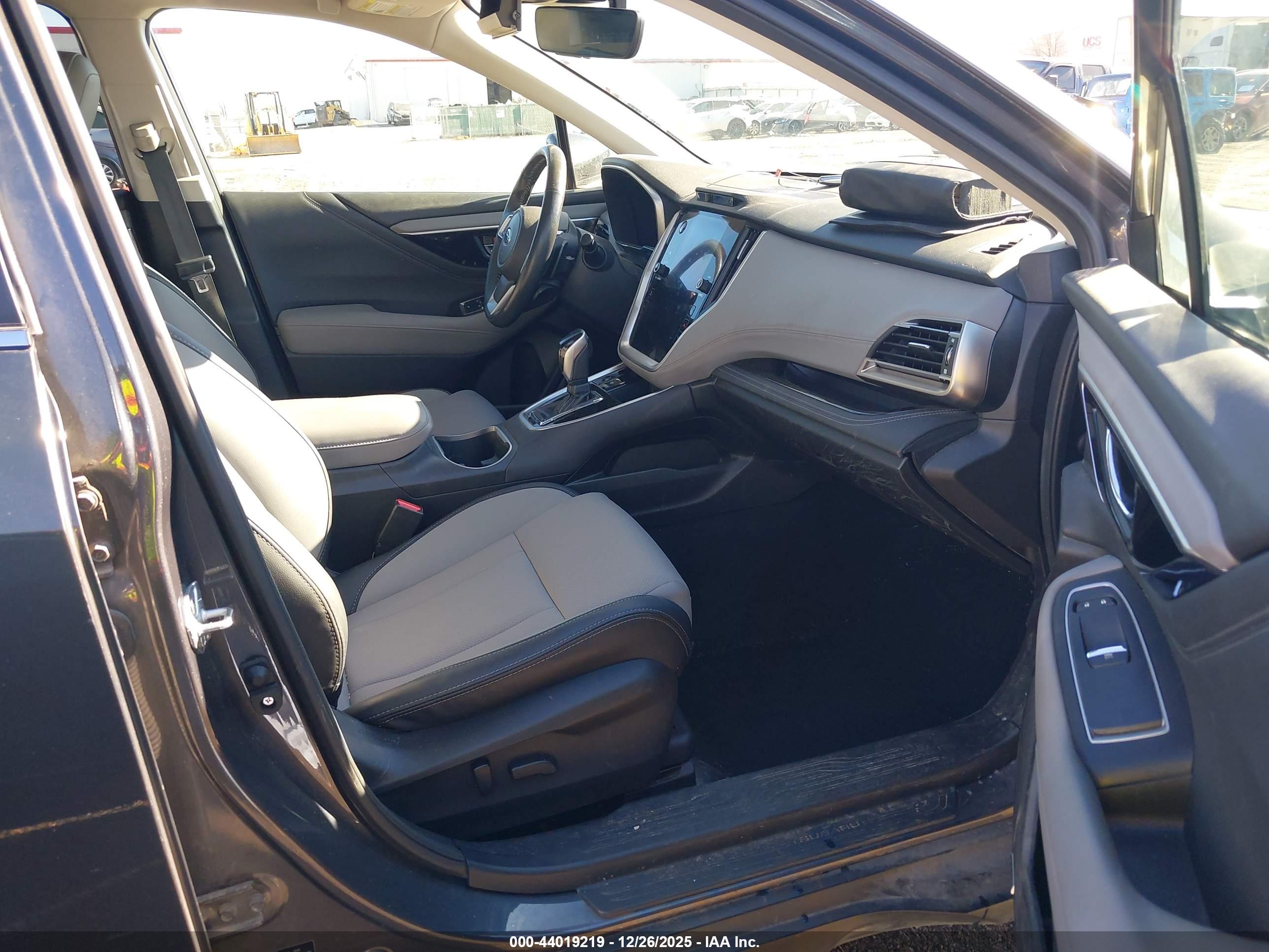 SUBARU OUTBACK image 5