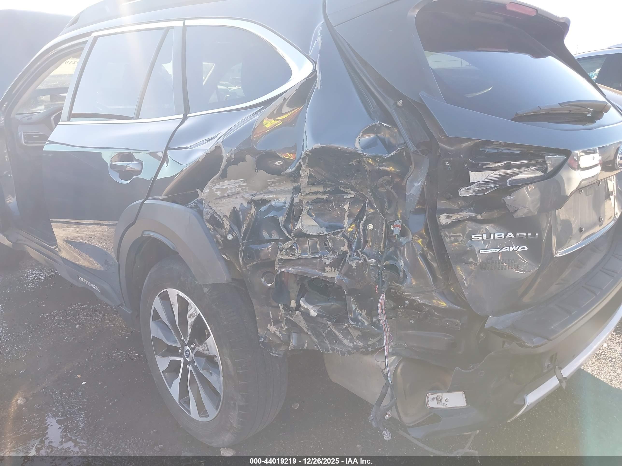 SUBARU OUTBACK image 6