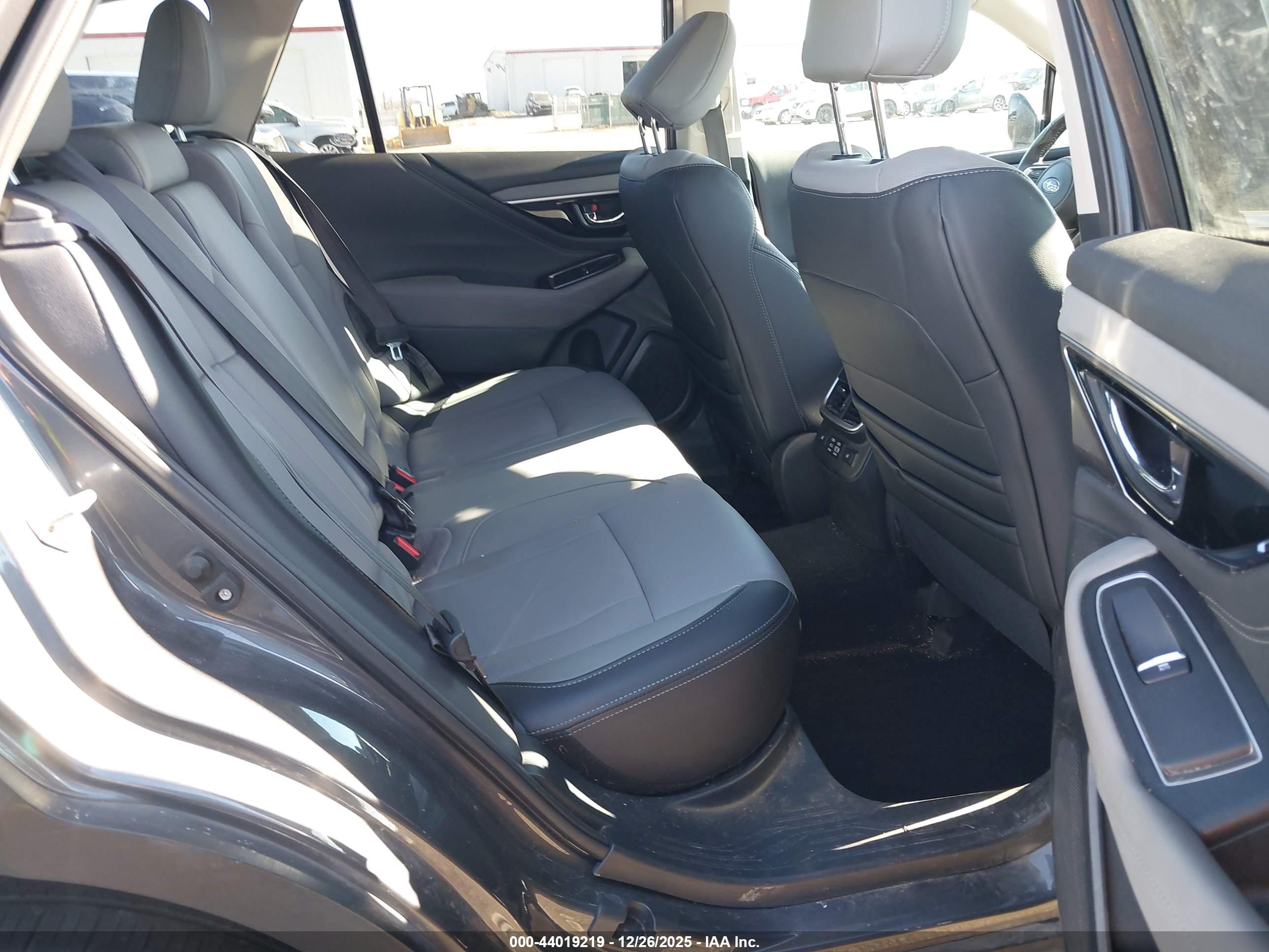 SUBARU OUTBACK image 8