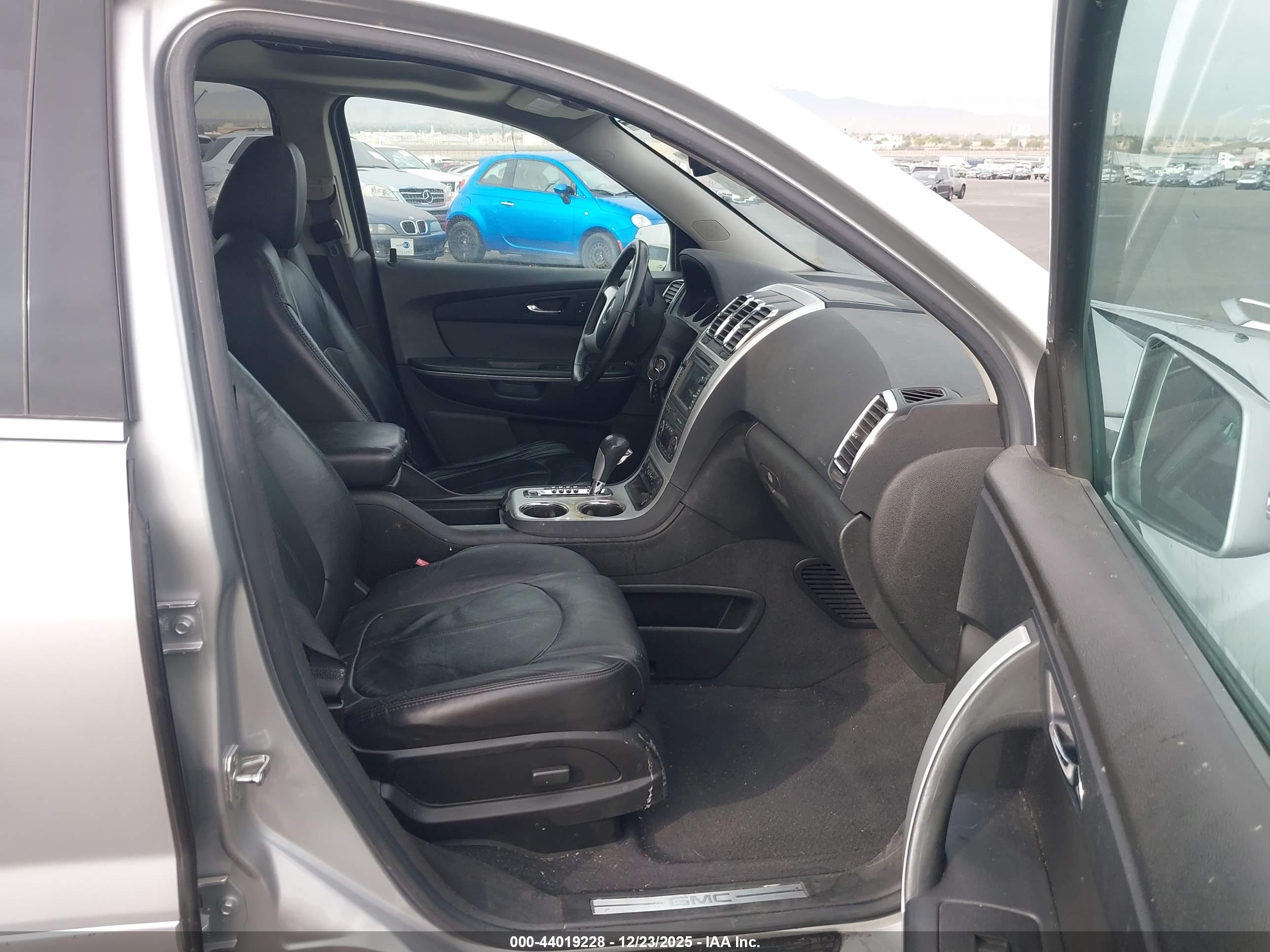 GMC ACADIA image 5