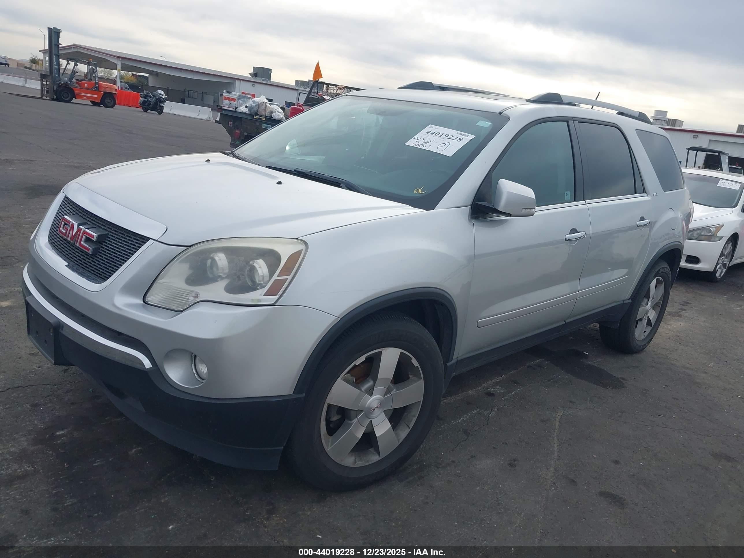 GMC ACADIA image 6