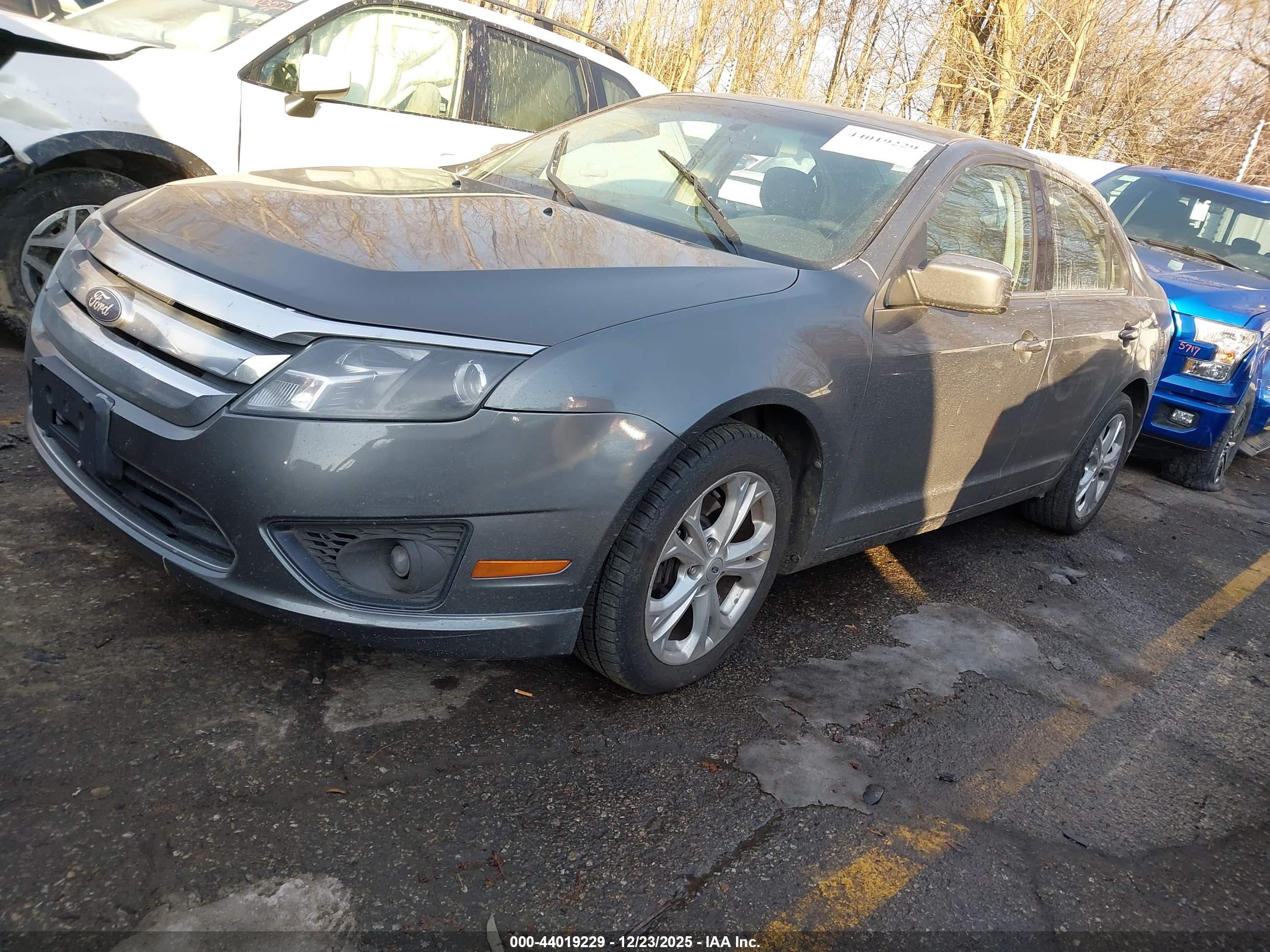 FORD FUSION image 2